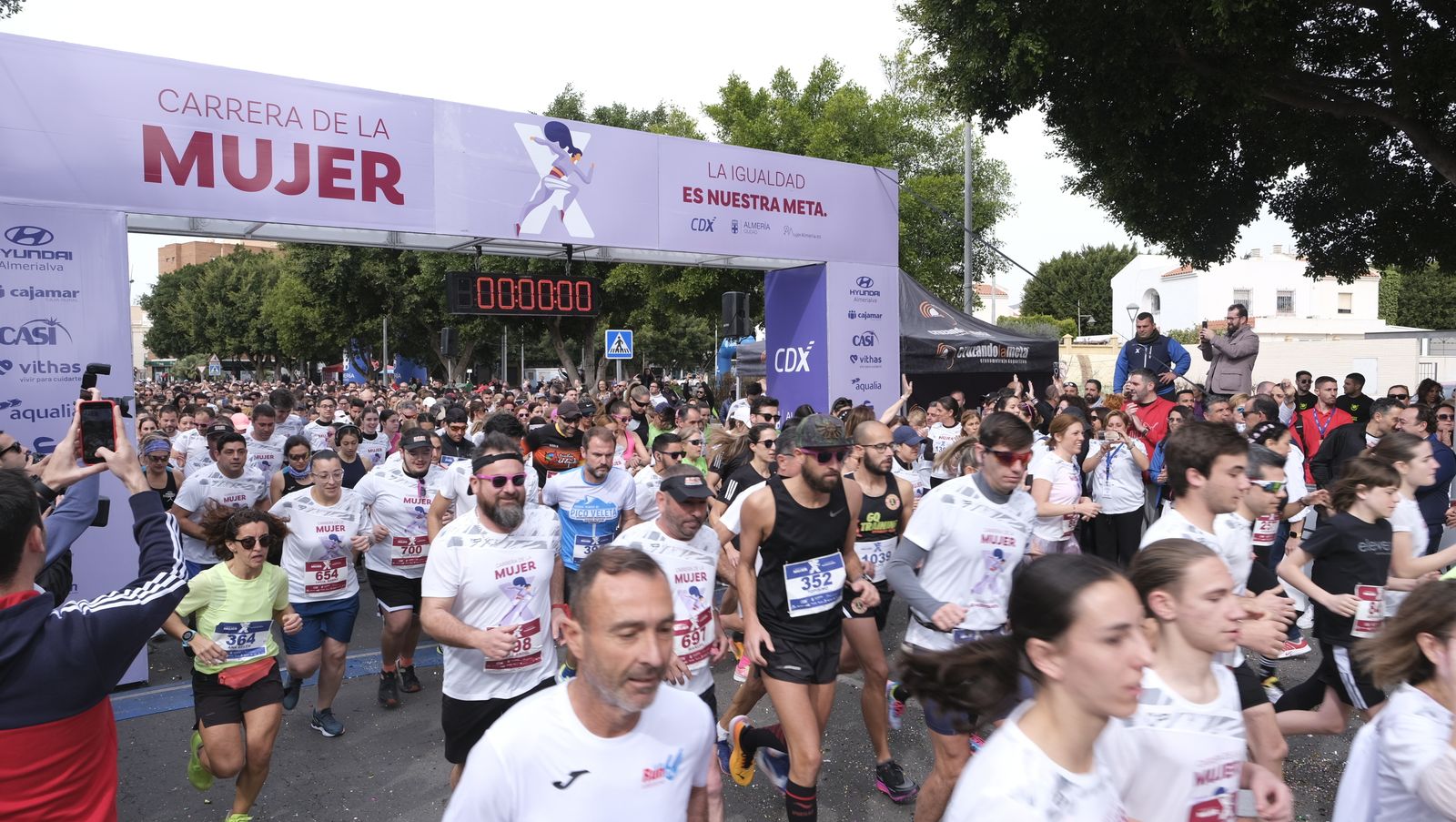 Imágenes de la Carrera de la Mujer 2023 en Almería