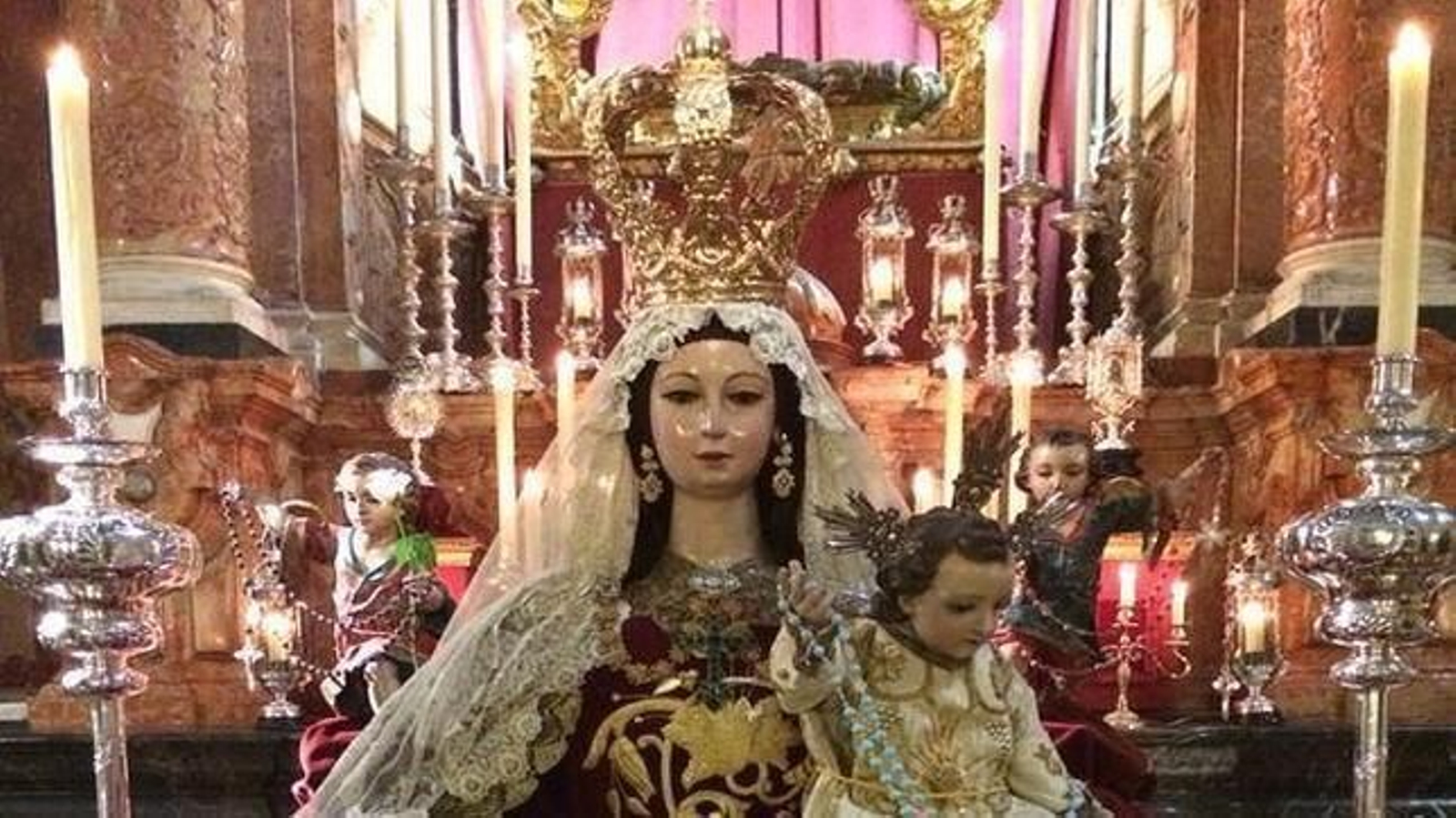 Imagen de la Virgen del Rosario.