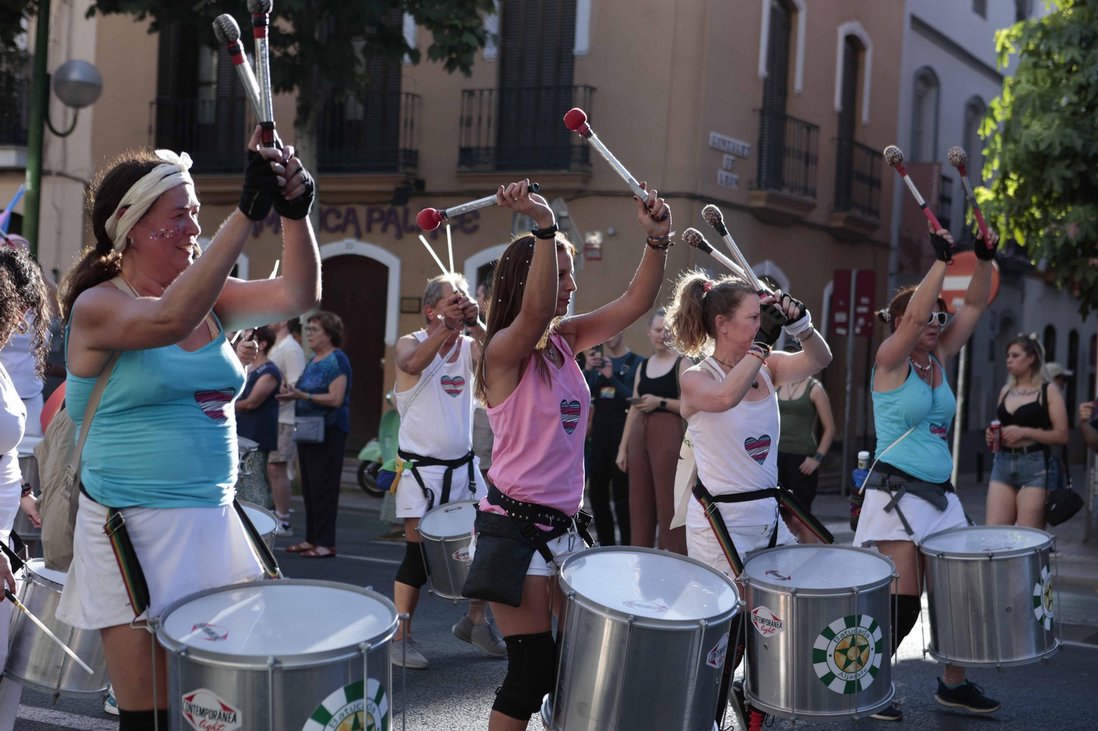 Las imágenes de la cabalgata del Orgullo LGTBI en Sevilla