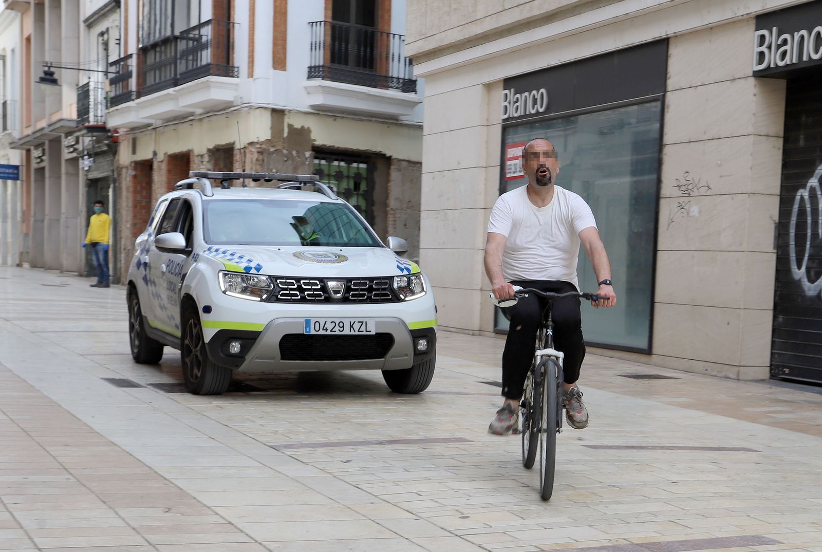 Persecución a un ciclista con el estado de alarma en Huelva