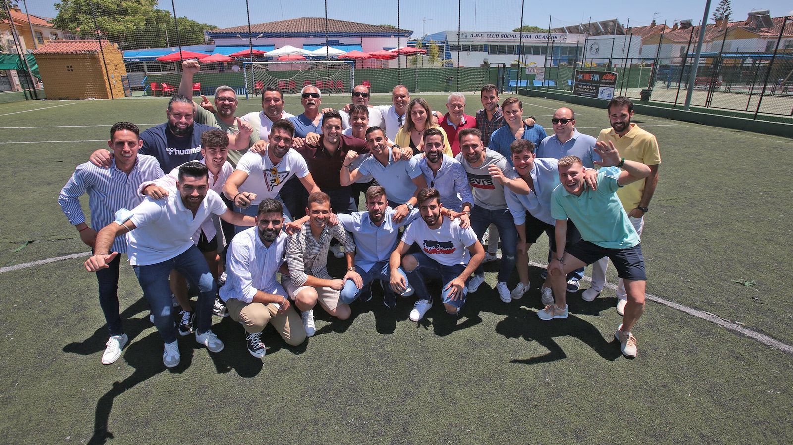 La directiva y la plantilla ha celebrado un almuerzo en el centro social de Los Cedros.