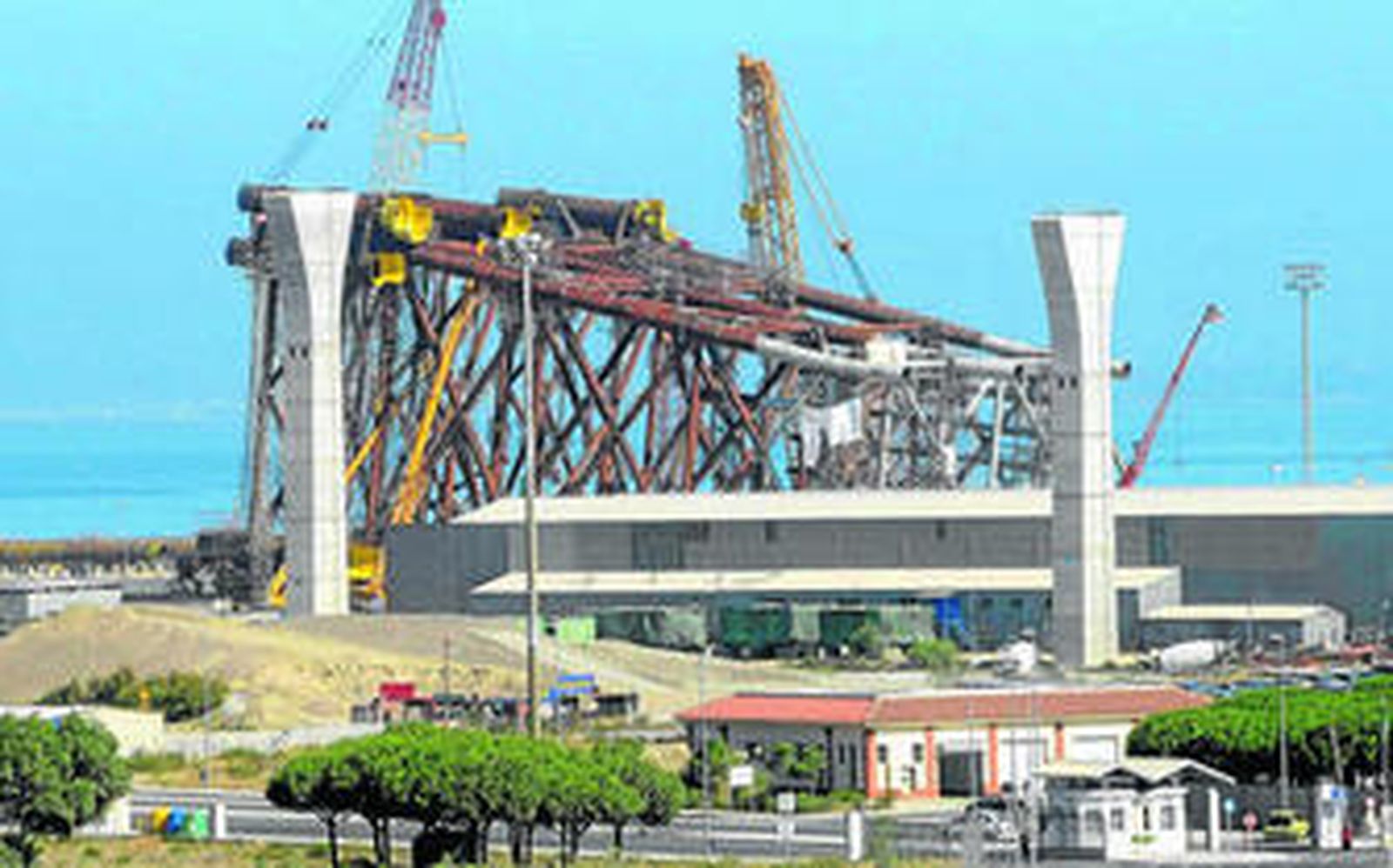 Imagen de archivo de una de las plataformas que ha construido la factoría de Dragados en Puerto Real.