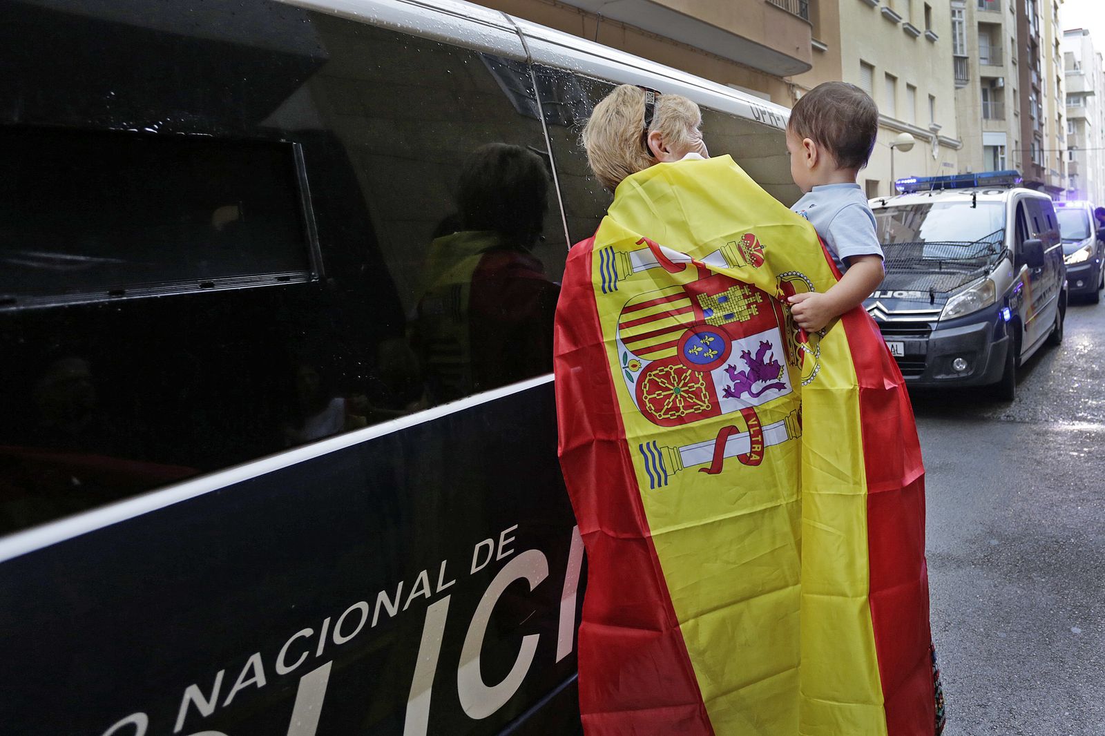 Despedida a los agentes de la Policía Nacional que se suman al dispositivo del 1-O