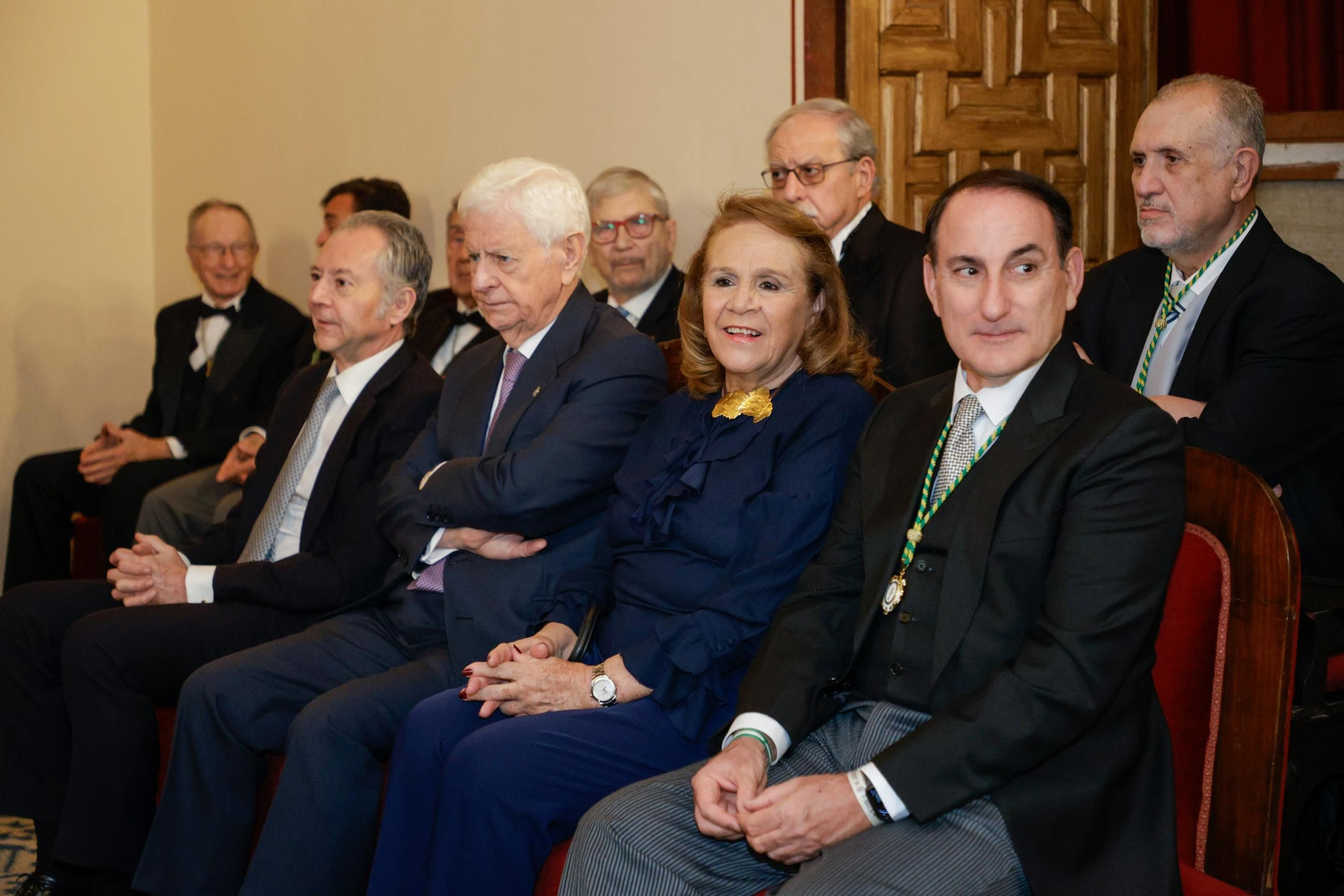 Las imágenes del ingreso en la Academia de Ciencias Sociales y del Medio Ambiente, Antonio Vázquez, apadrinado por José Damián Bogas