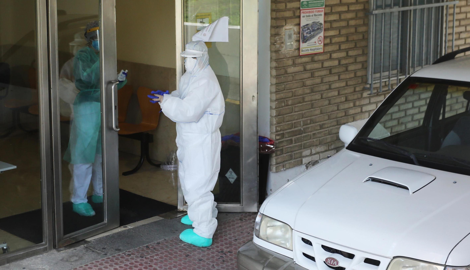 Punto de recogida de muestras para conocer los positivos por Covid-19 en el hospital de Jerez.