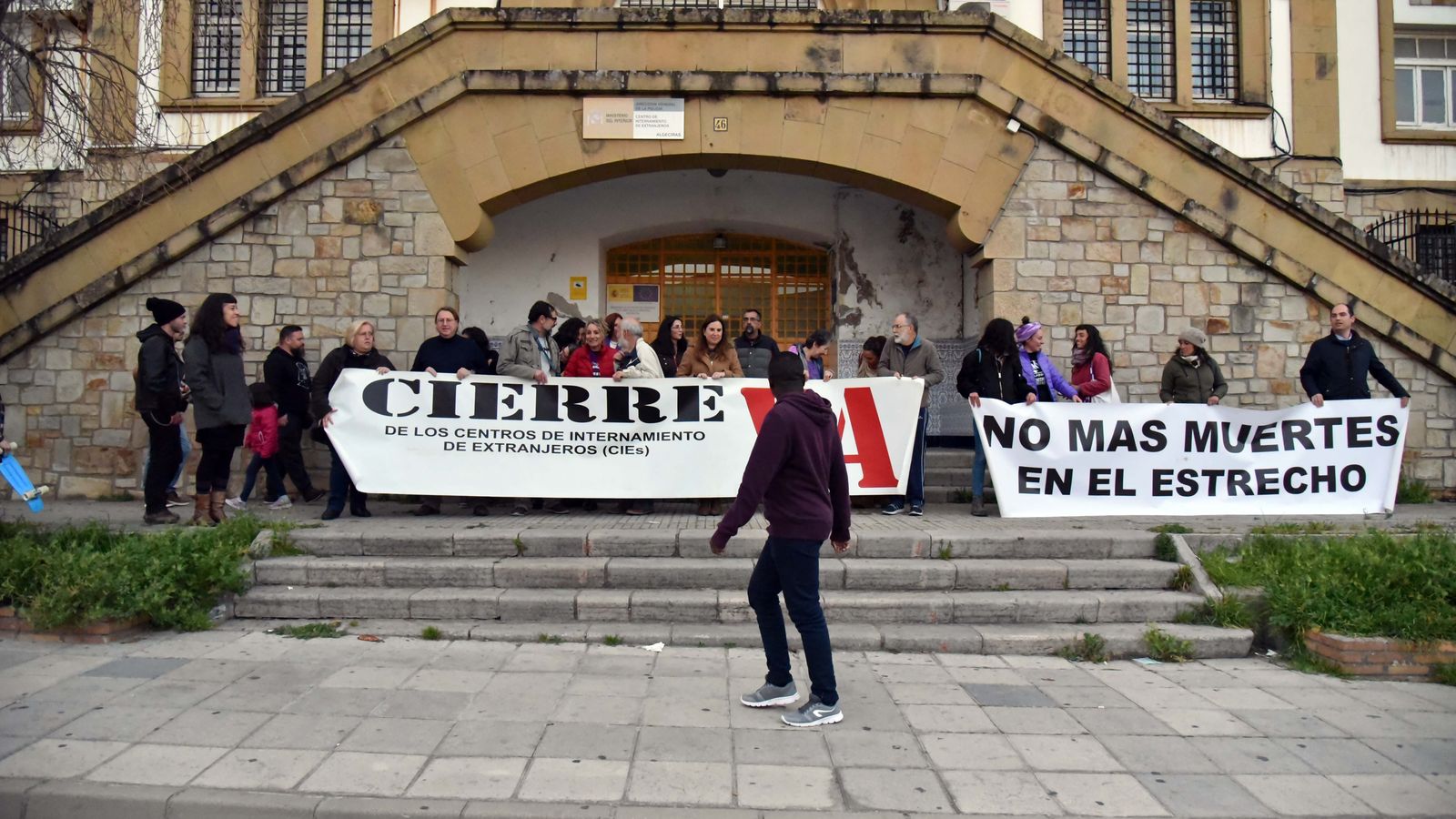 Una protesta frente al CIE de Algeciras.