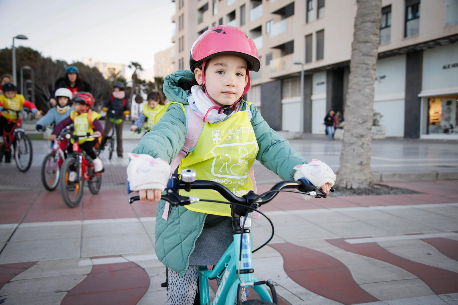 Te contamos en imágenes como ha sido la jornada del proyecto "En bici y caminando al cole"
