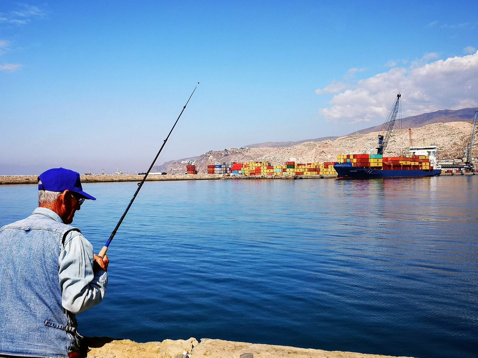 Muelle de contenedores desde el muelle de Levante.