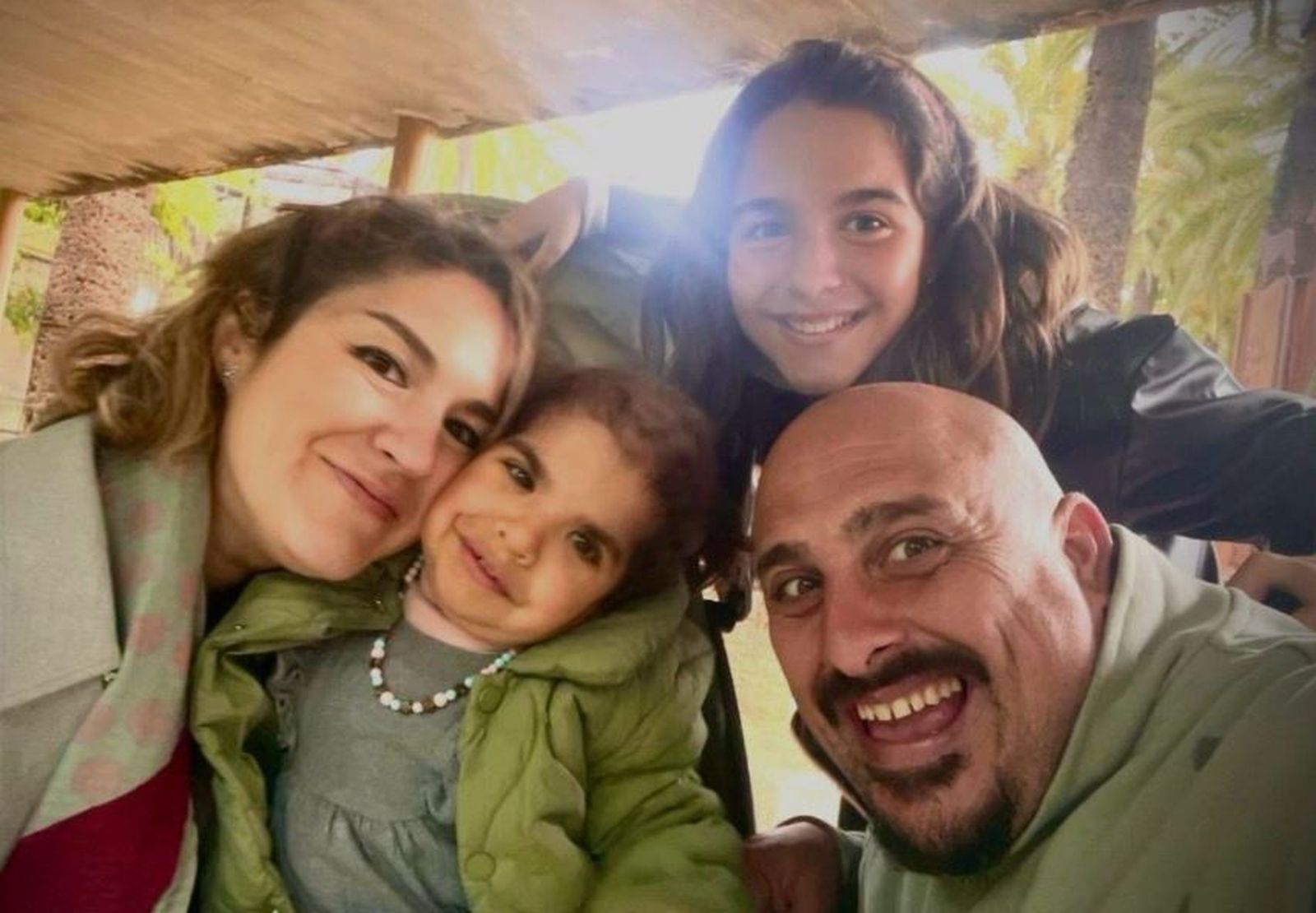 La pequeña Lola y su famila.