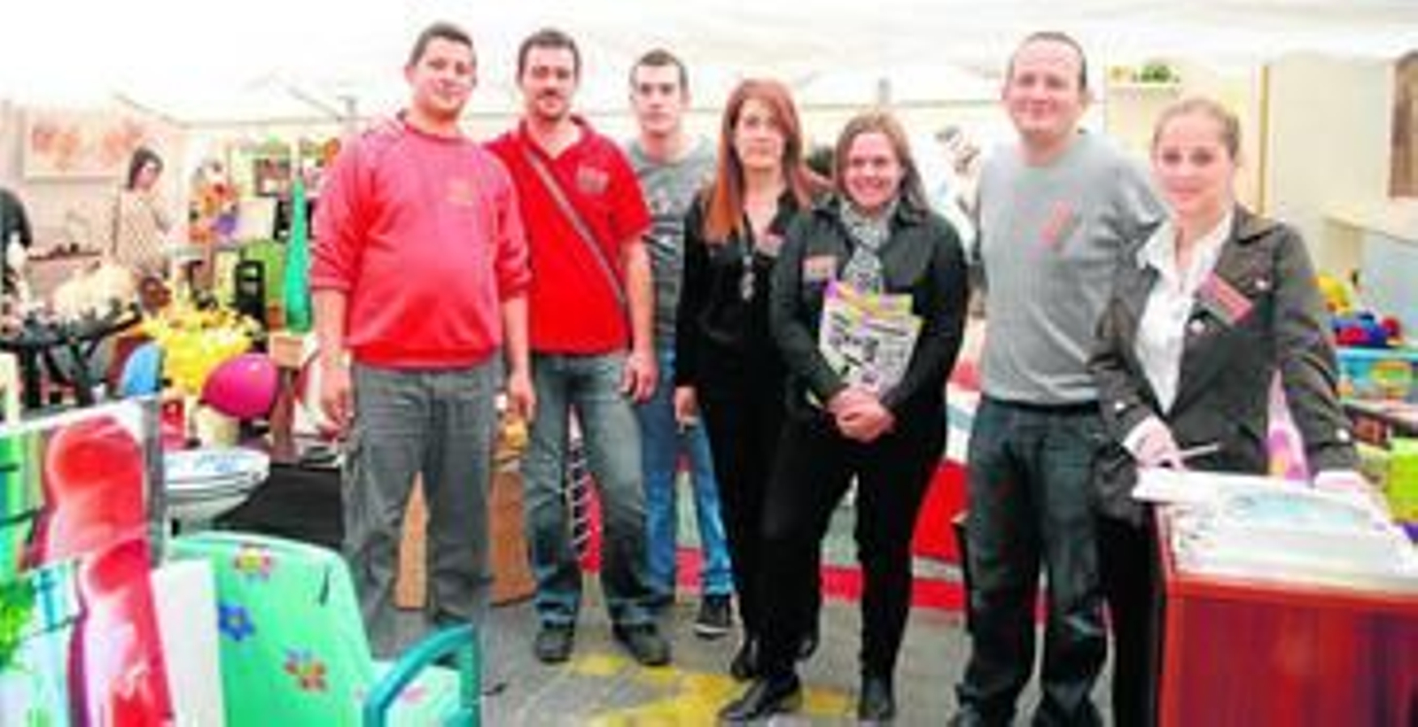 Trabajadores y el dueño de la empresa, Andrés Águila.