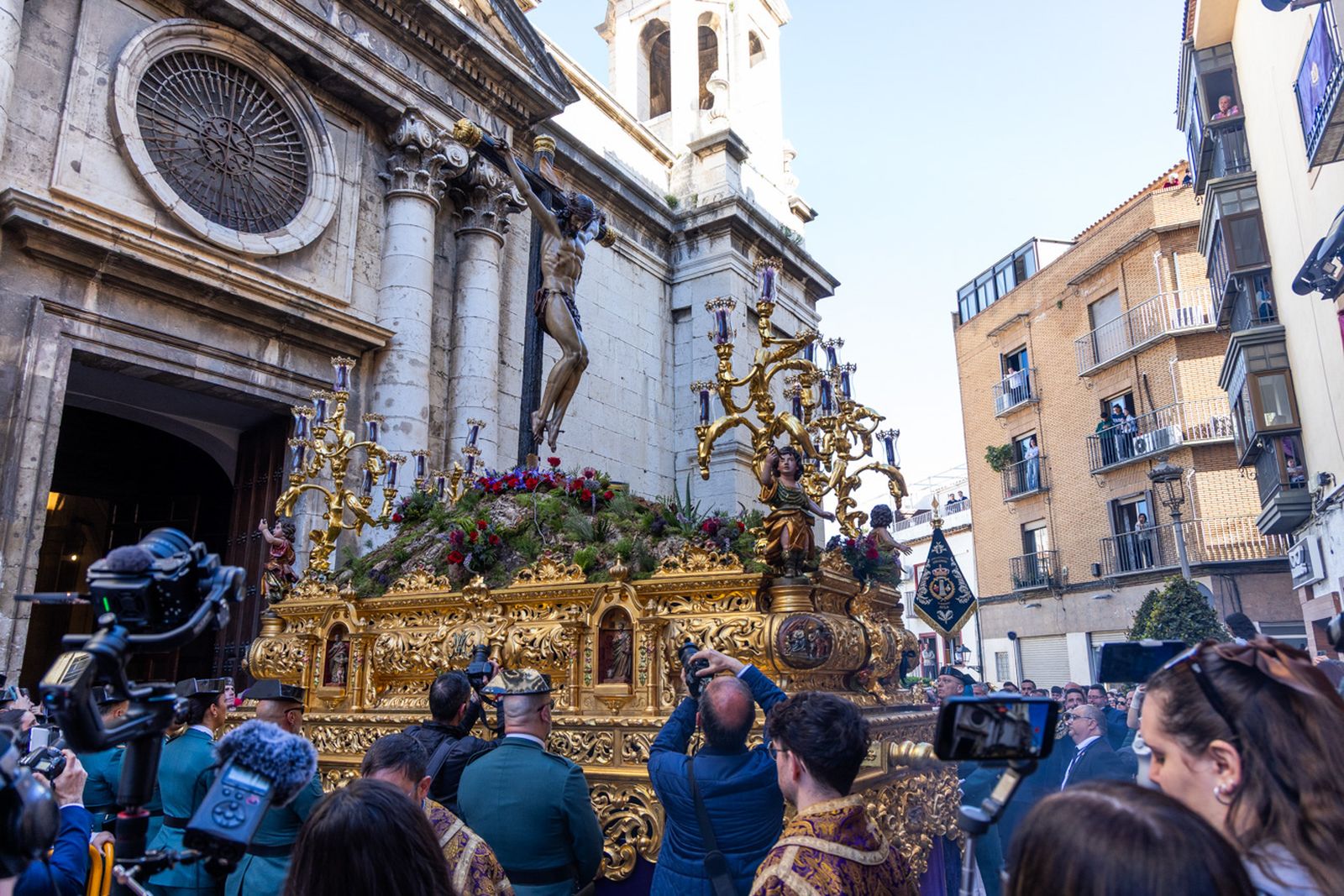 La tarde del Jueves Santo llena de cruces y capirotes el centro