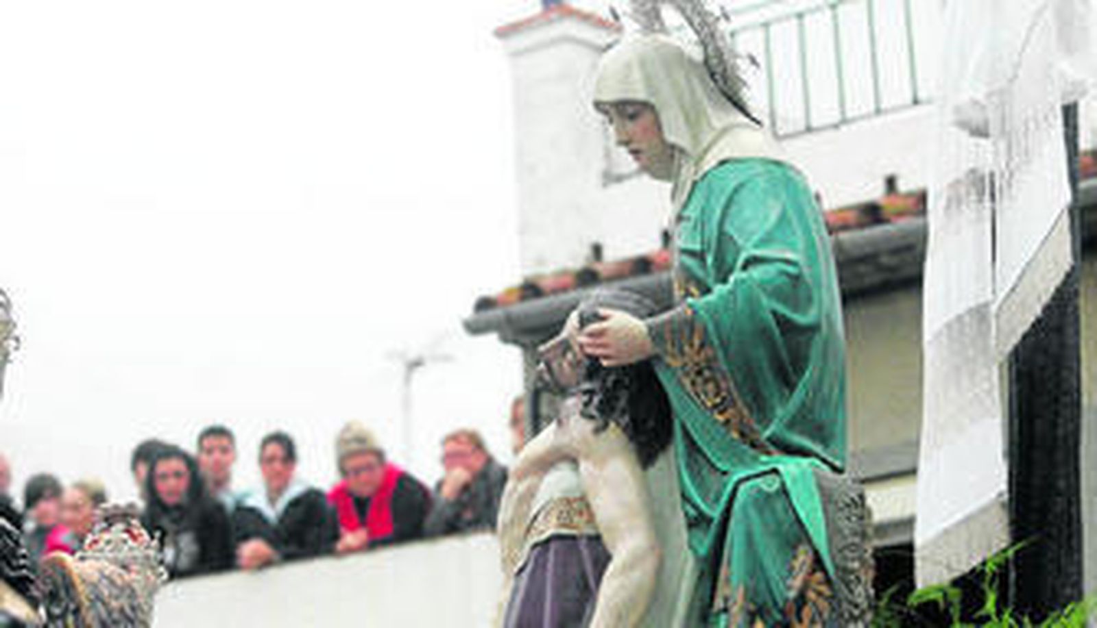 La magnífica talla de Nuestra Señora de las Angustias durante su estación de penitencia en 2011.