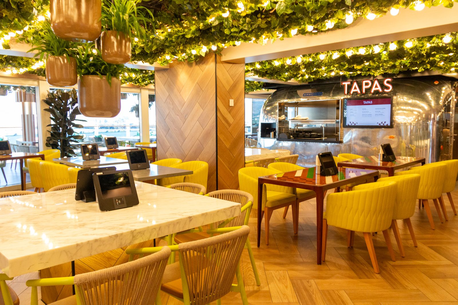 Así es el impresionante crucero que ha llegado a la costa de Granada y que inaugurará próximamente Luis Fonsi