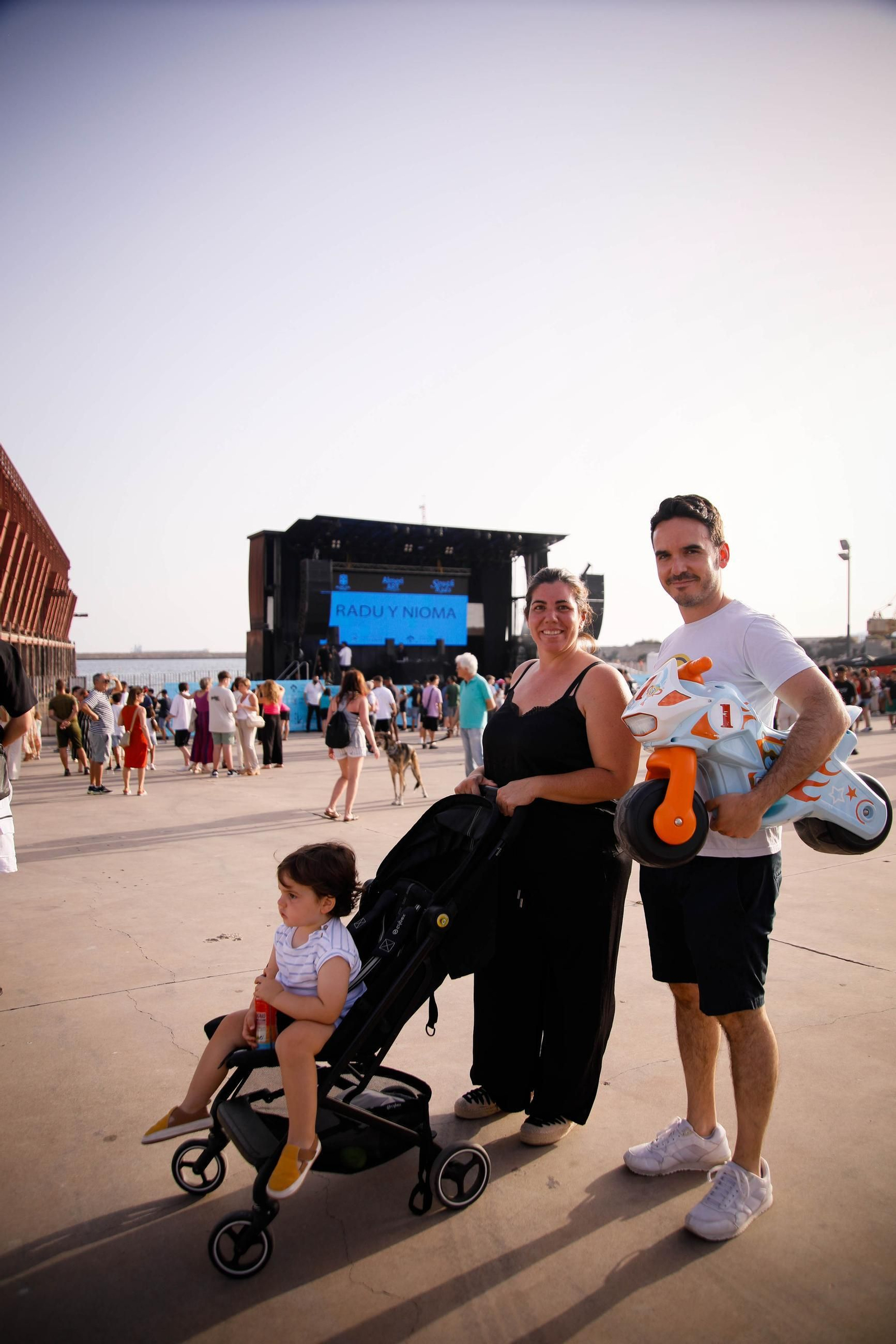 Imágenes del Festival AlmeriArt en el Parque de las Almadrabillas