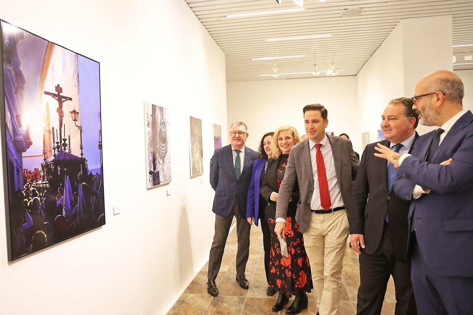 Un momento de la inauguración de la exposición cofrade organizada por Huelva Información, este jueves en la Diputación.