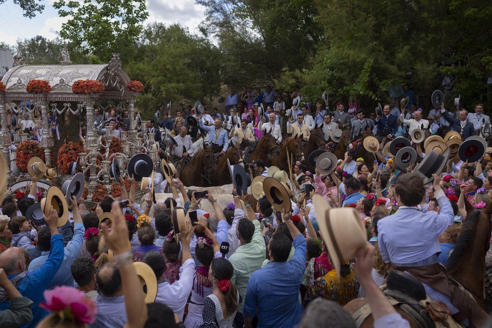 El paso de Triana y Sevilla por el Vado del Quema, en imágenes