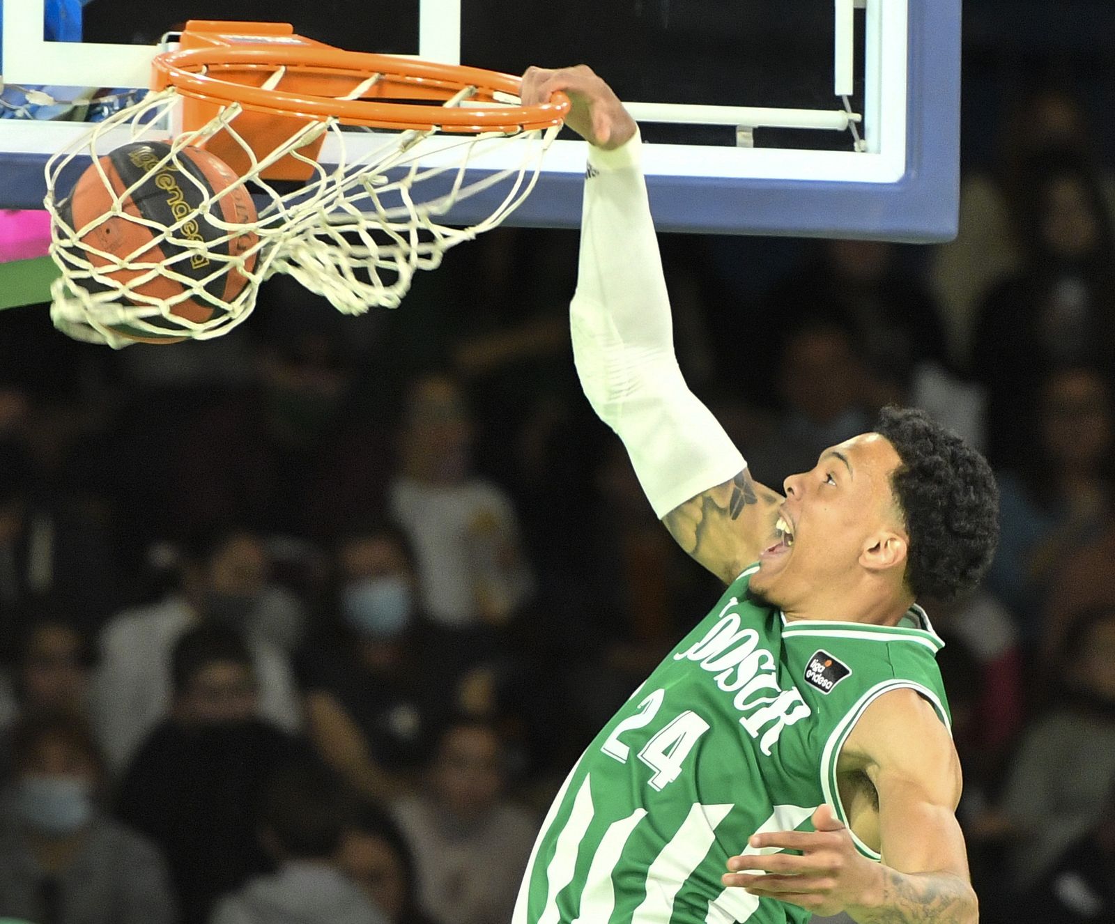 Jakob Wiley realiza un mate durante su estancia en el Coosur Betis.