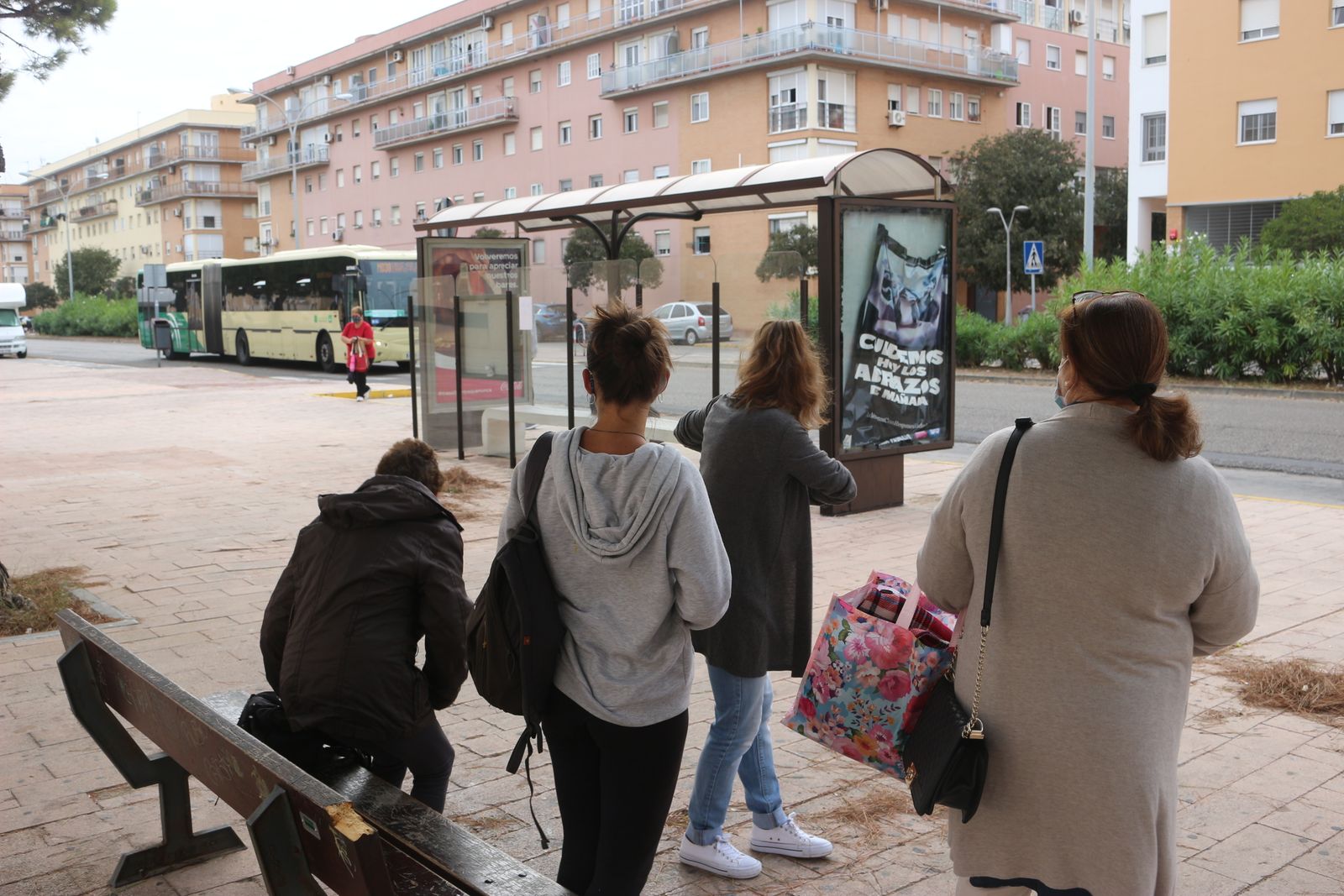 Autobús en la barriada Río San Pedro, este martes.