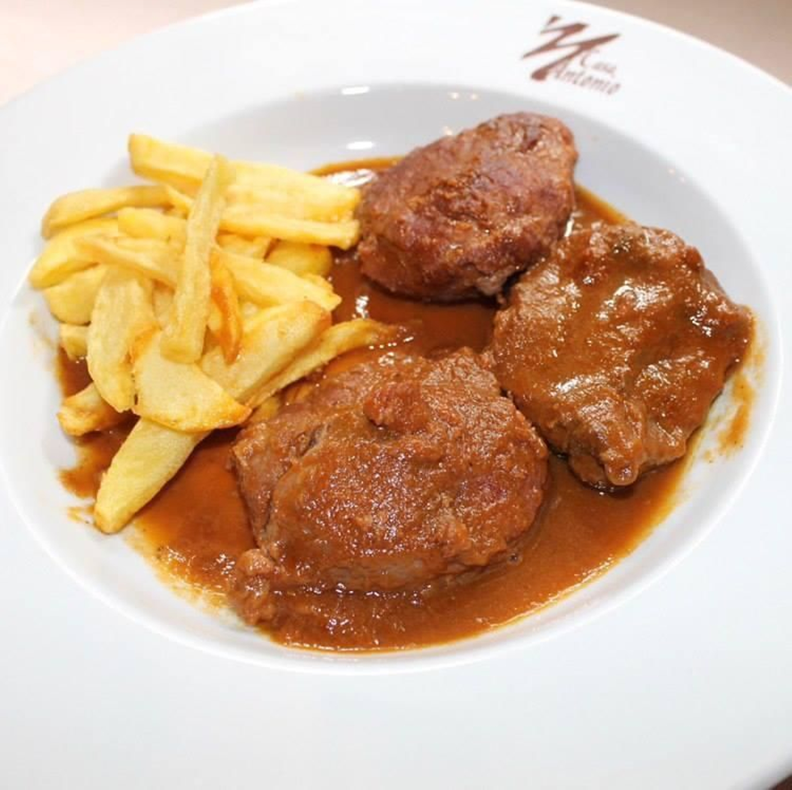 Carrillada ibérica a la serrana de Restaurante Casa Antonio Carrillada ibérica a la serrana de Restaurante Casa Antonio