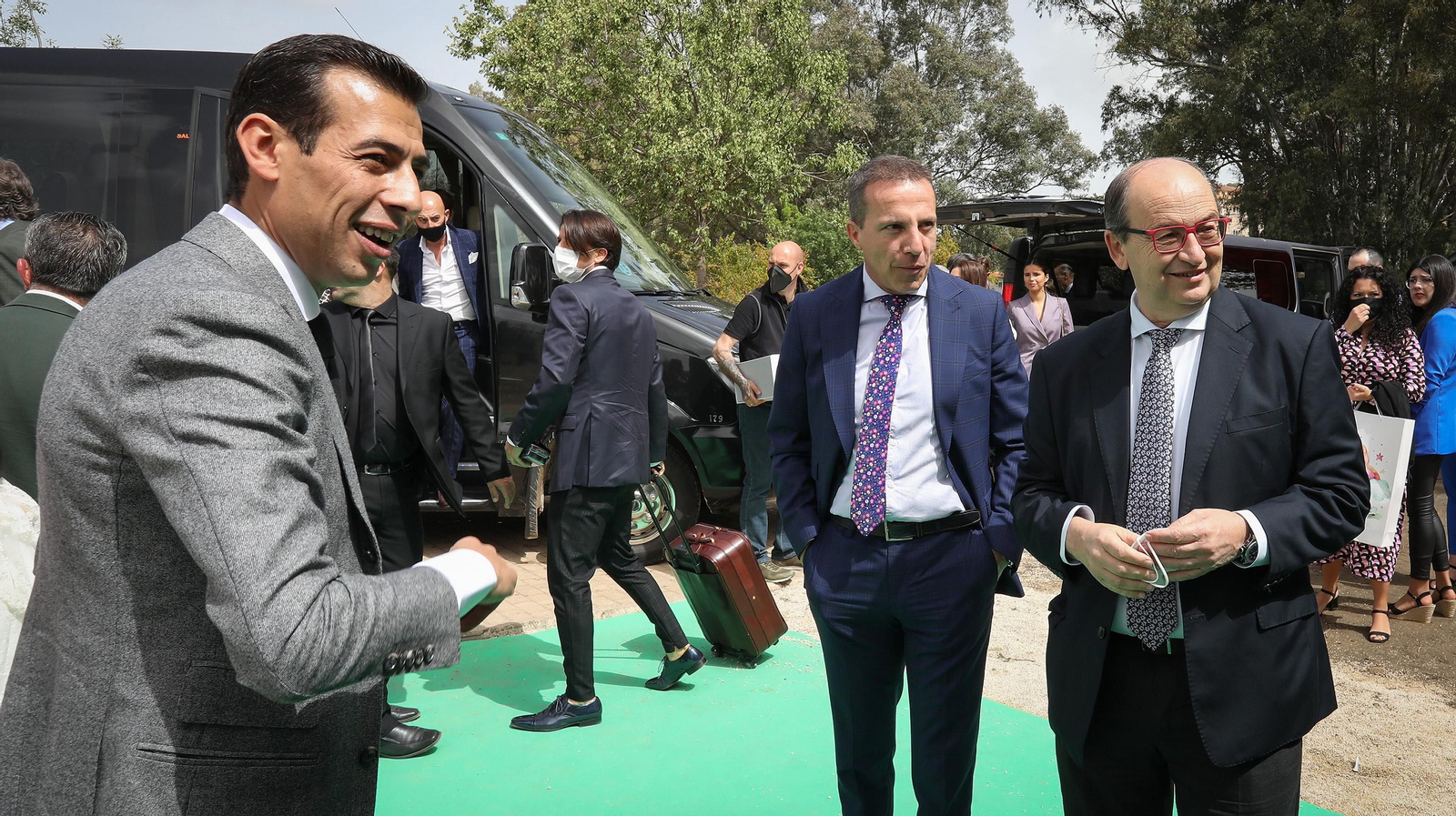 Artistas, políticos y empresarios en el bautizo de los nietos de José Luis López en Jerez