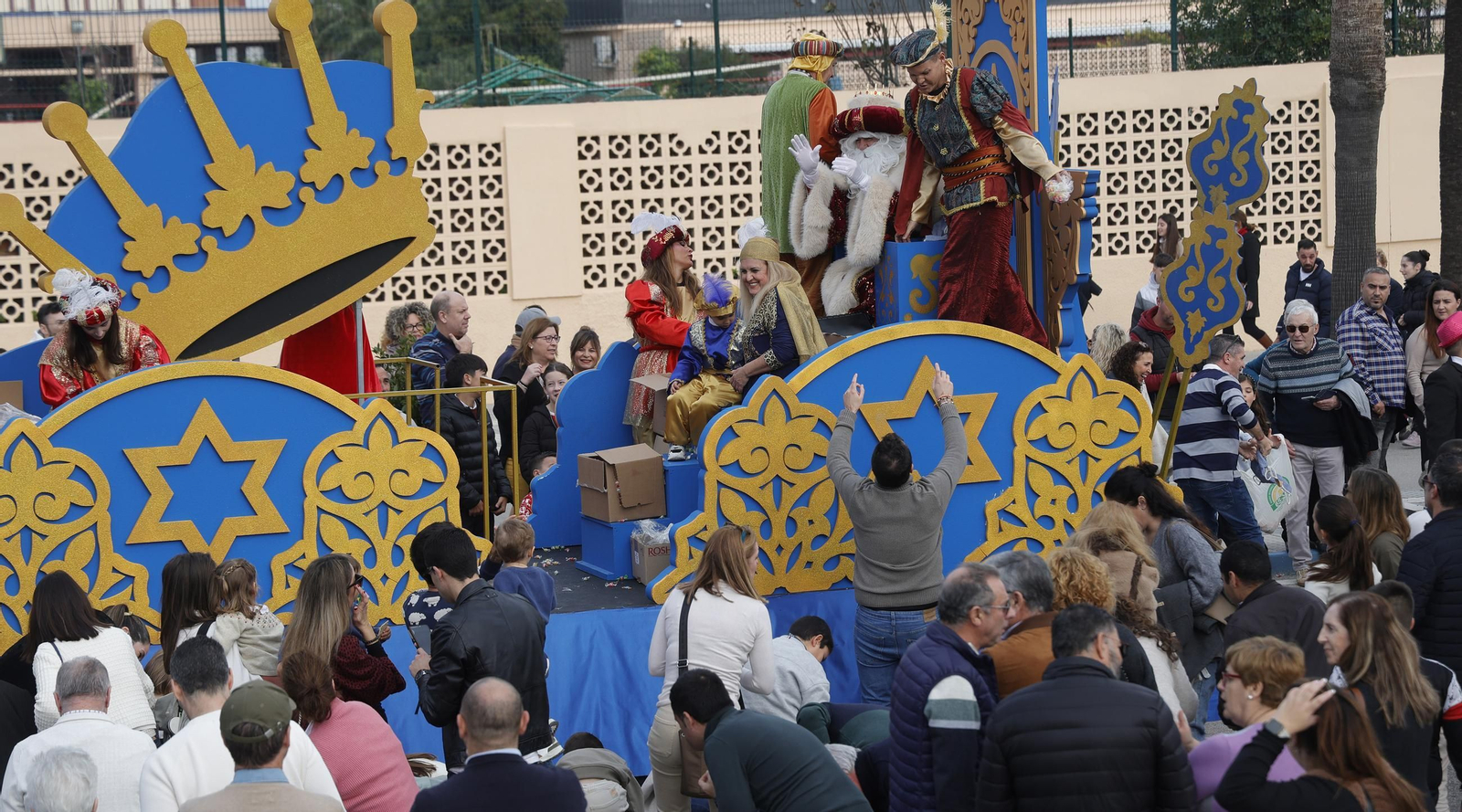 Fotos de la cabalgata de Reyes Magos 2025 en La Línea