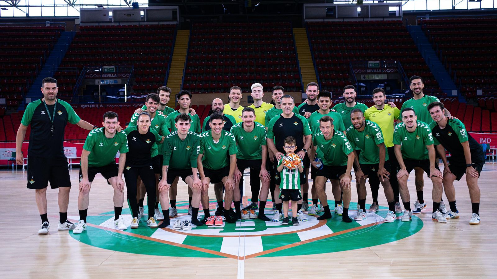 Plantilla del Real Betis Futsal de la pasada temporada. Plantilla del Real Betis Futsal de la pasada temporada.