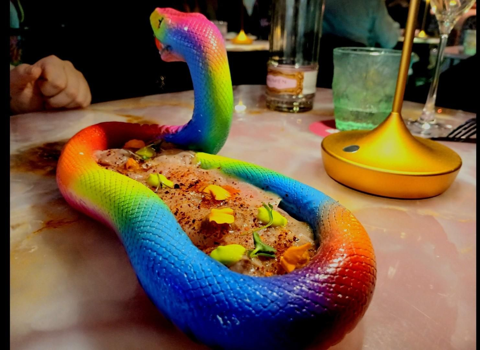 El tiradito de lubina de Chic By Rosi La Loca, restaurante en el centro de Madrid