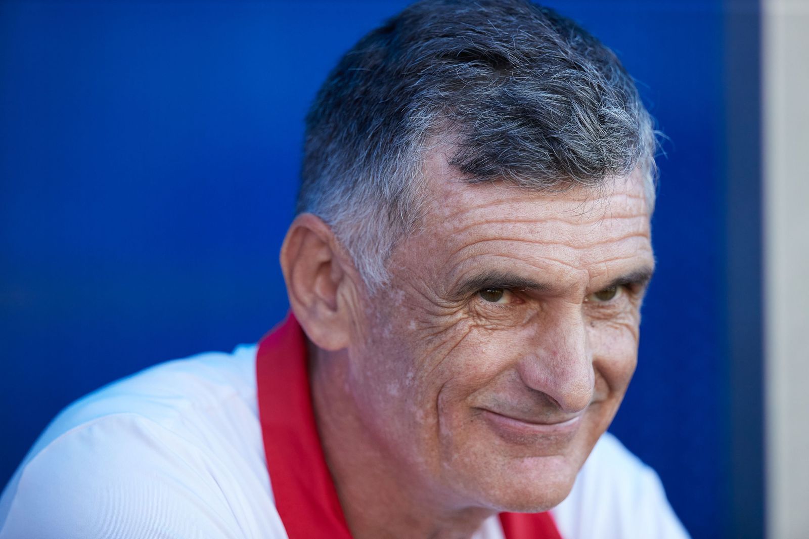 Mendilibar, sonriente en Mendizorroza, antes de la descomposición de su equipo.