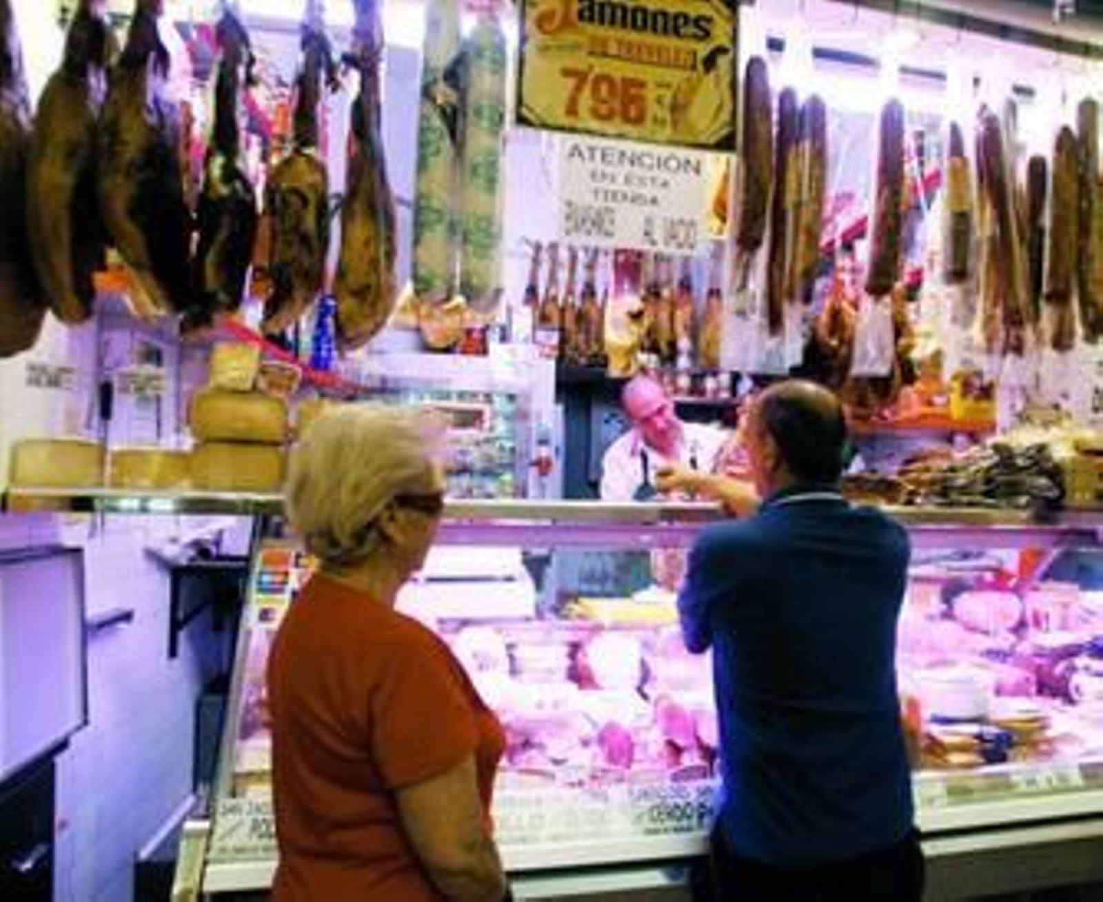 Los clientes hacen acopio de carne para no quedarse sin comida en los próximos días.