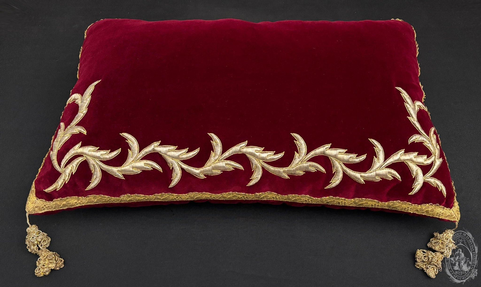 El cojín que servirá para posar los pies de la Pastora