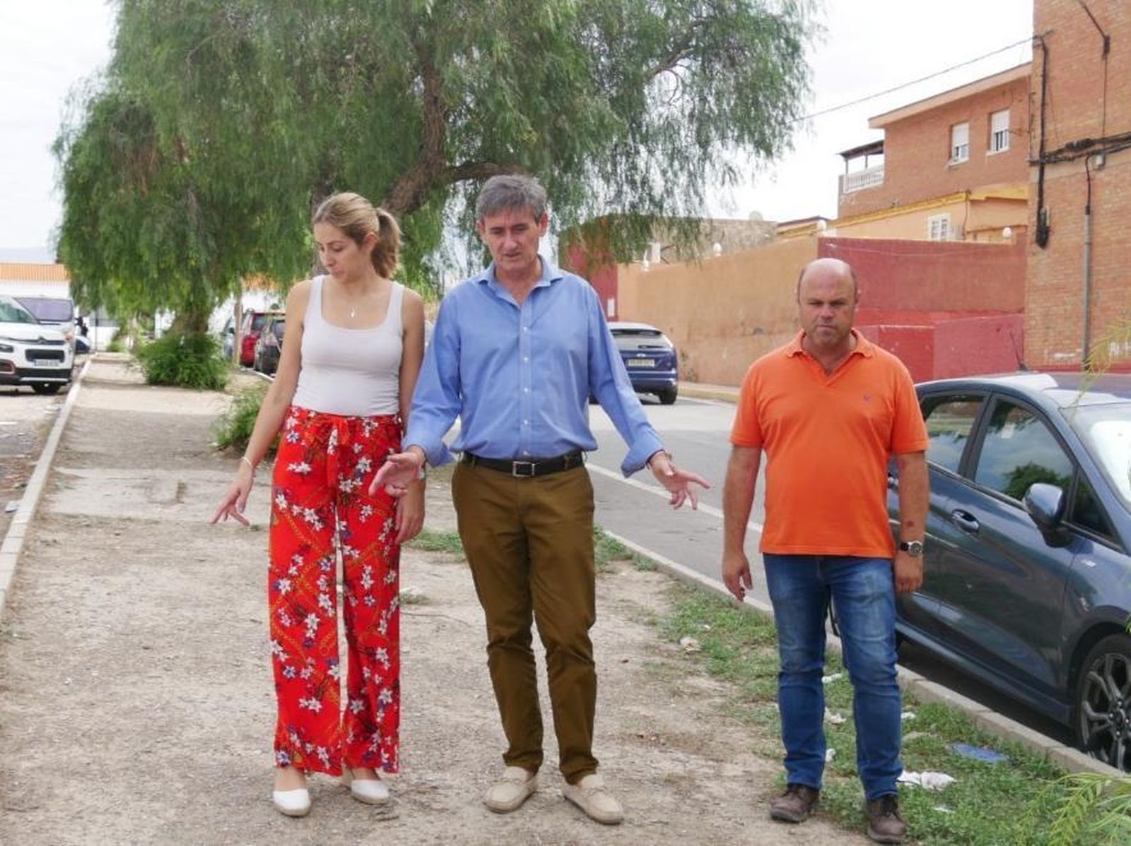El alcalde de Adra visita las obras.