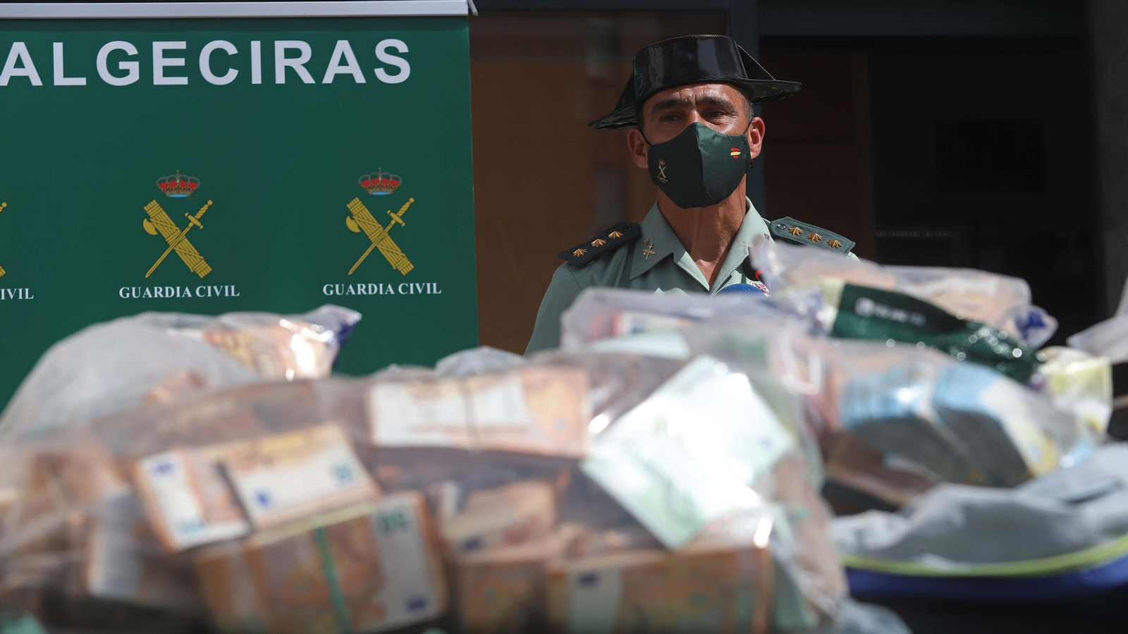 Fotos del dinero incautado en la operación Jumita de la Guardia Civil en Algeciras