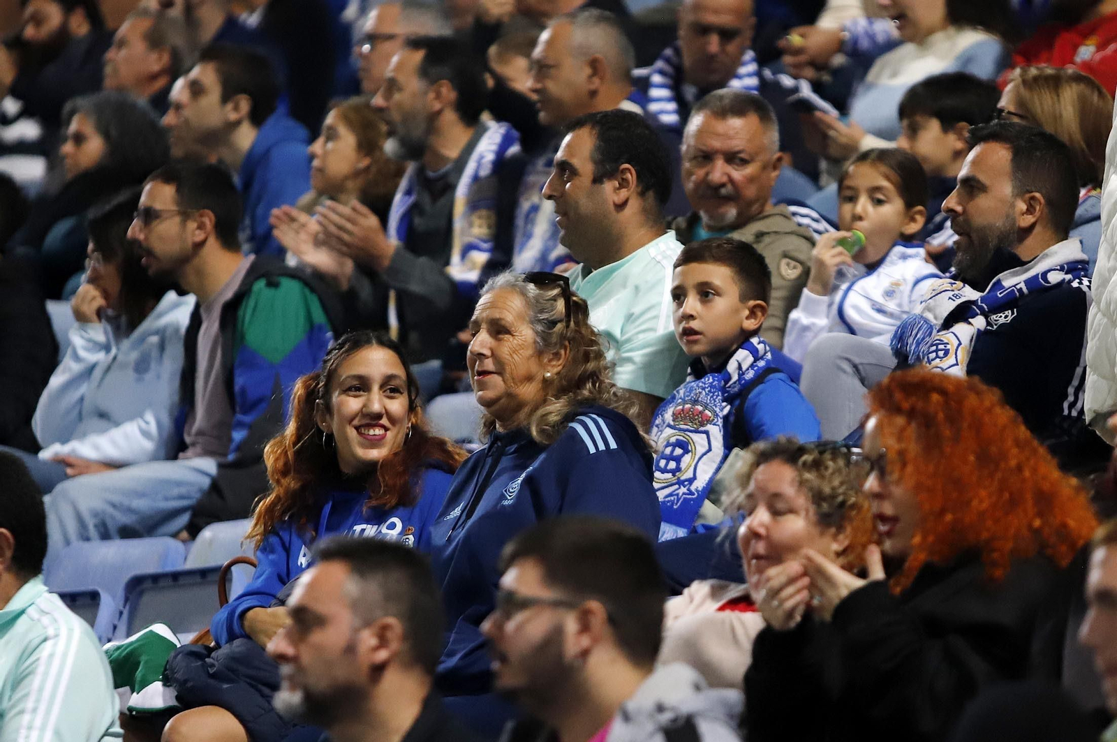 Gran ambiente en las gradas del Nuevo Colombino para el Recre-At Sanluqueño, en imágenes