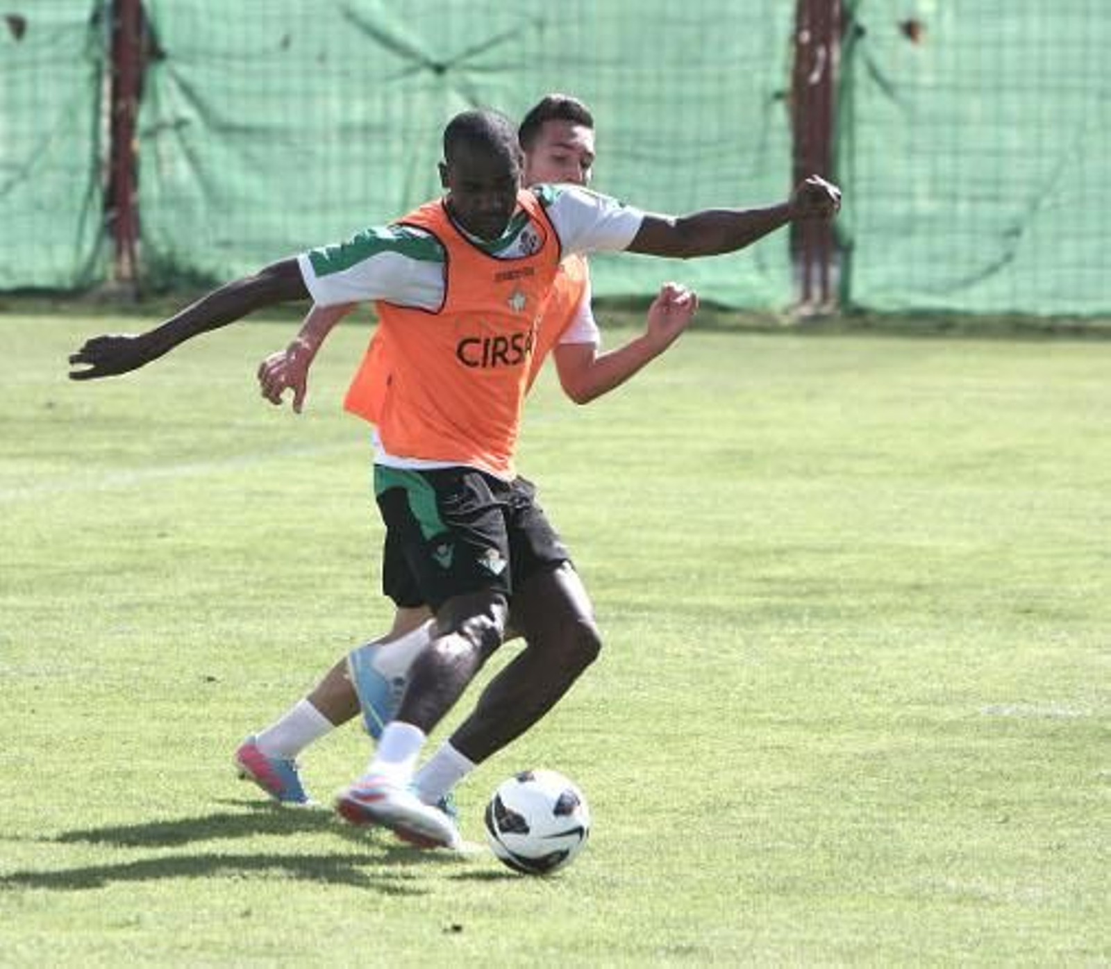 Paulao ya se entrena con el grupo