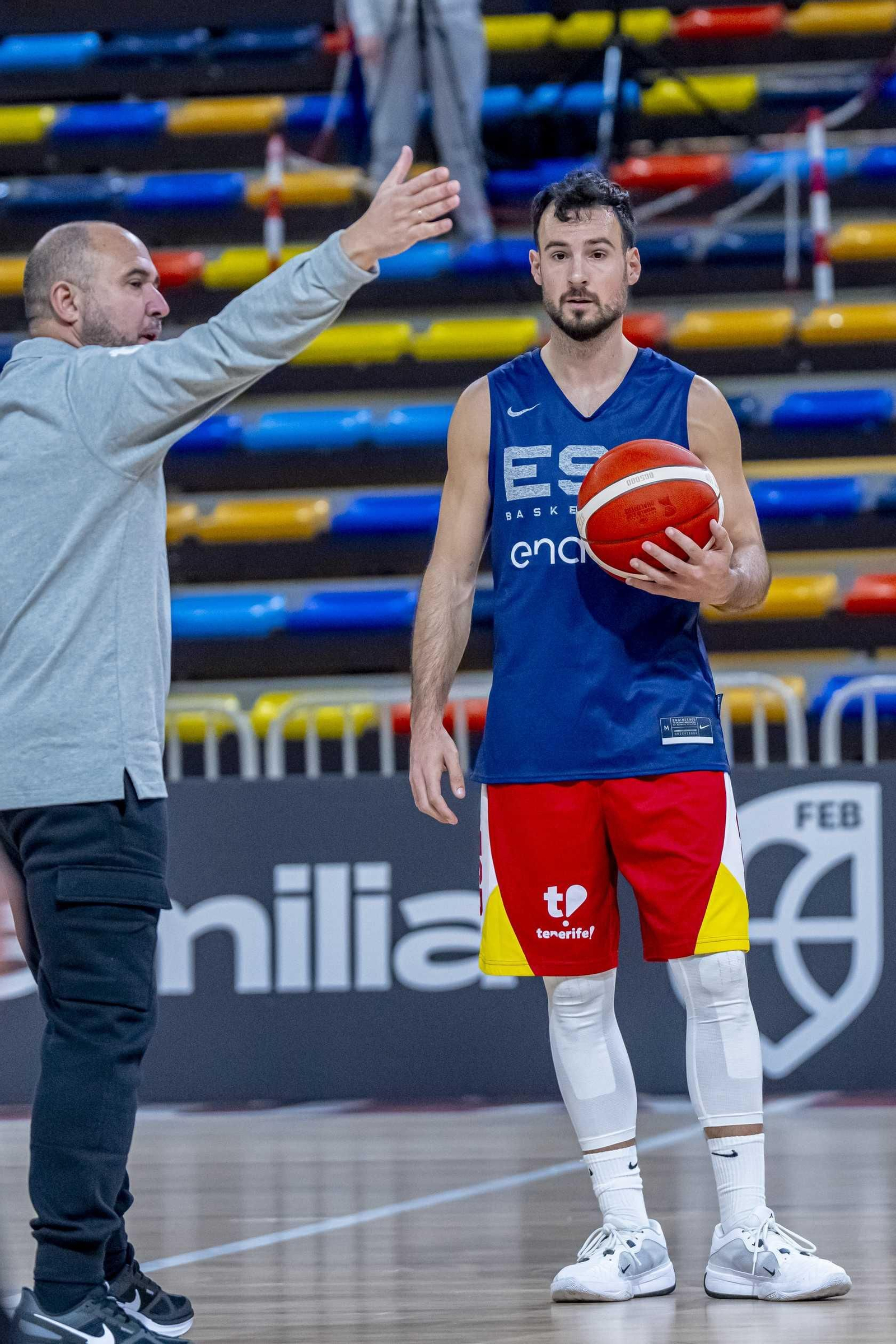 Alberto Díaz, Francis Alonso y Paco Aurioles, en la primera España de Chus Mateo