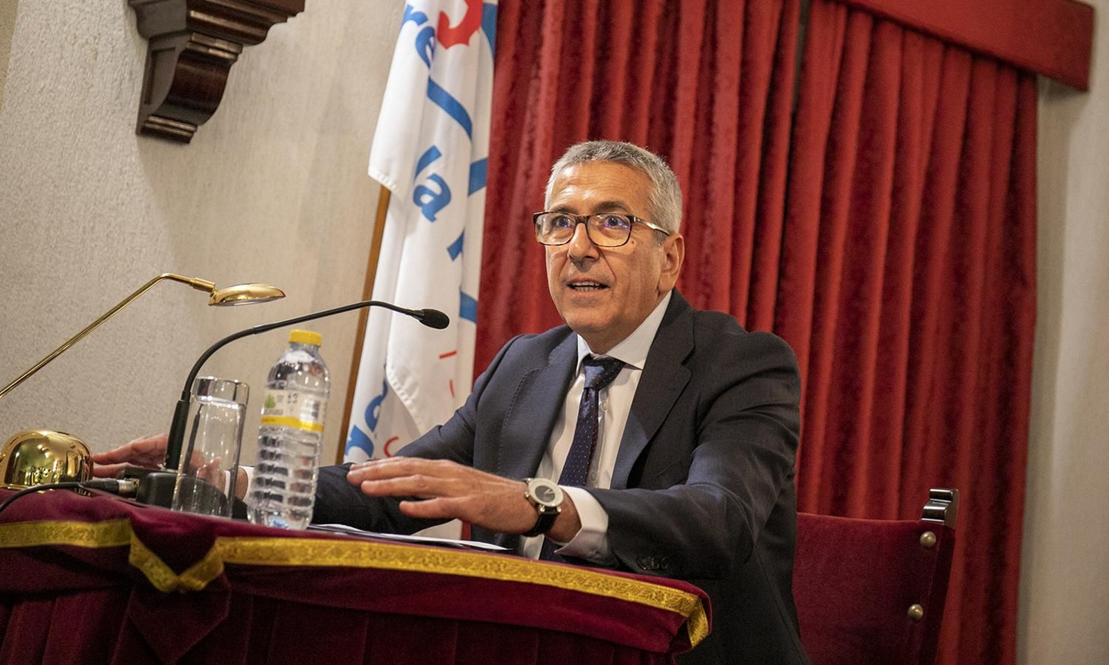 García de Quevedo, presidente del ICO durante su intervención en la Academia de San Dionisio