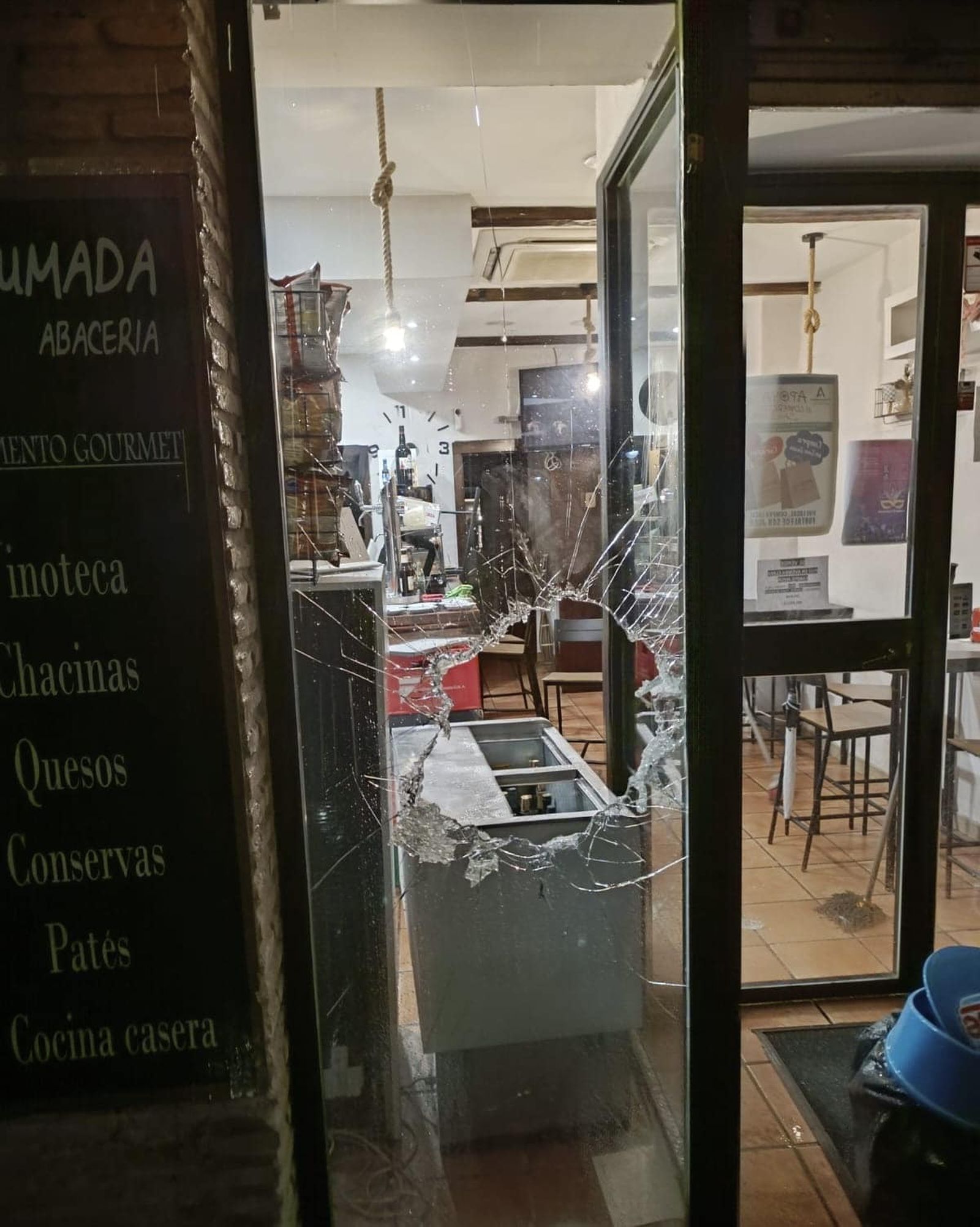 Roban por segunda vez en tres meses en  una abacería de San Juan de Aznalfarache