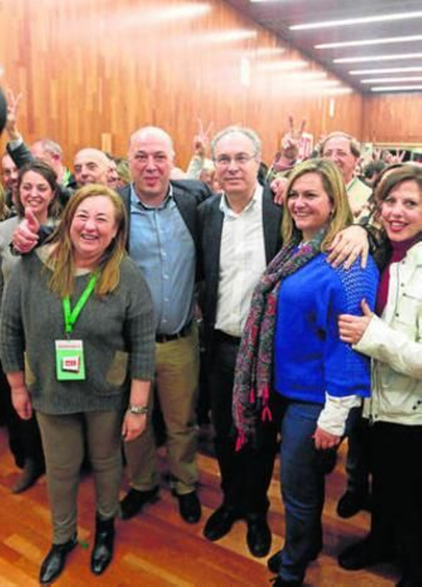 Signos de victoria en la avenida del Aeropuerto.