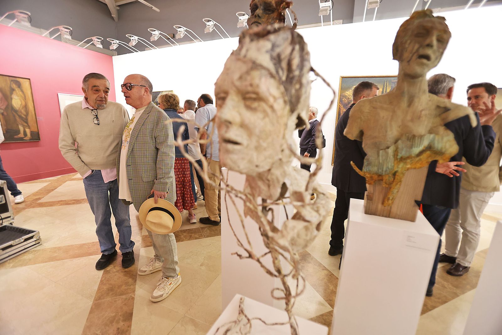 Imágenes de la inauguración de la muestra 'Camino de Perfección' del pintor Antonio Belmonte