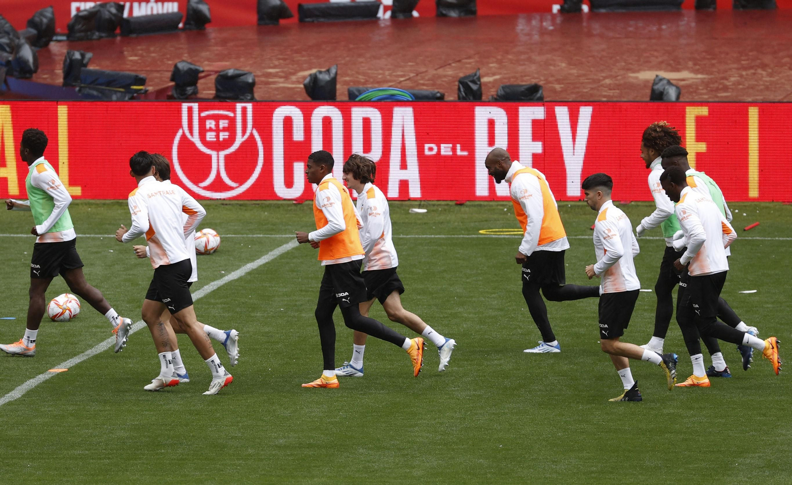 Betis - Valencia | La final de la Copa del Rey se ambienta pese a la lluvia
