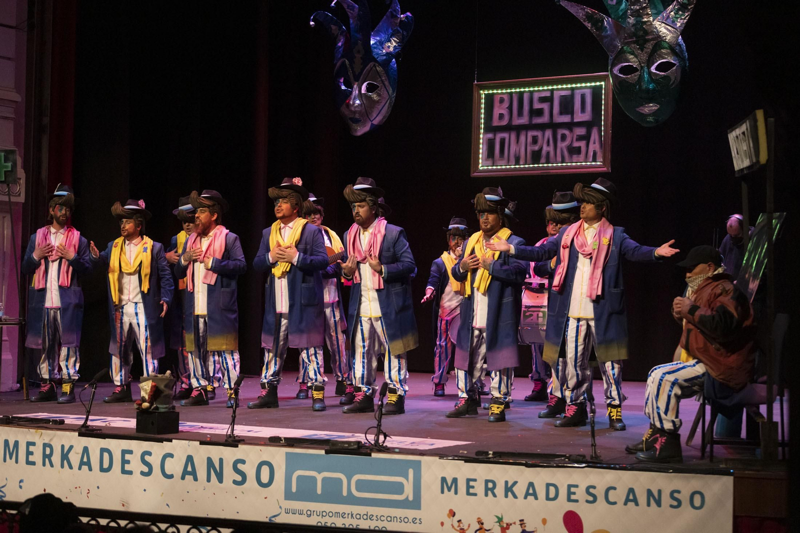 Imágenes de la actuación de la murga de Huelva 'Los derrotaos (Una comparsa reconvertía...)' en el Carnaval Colombino