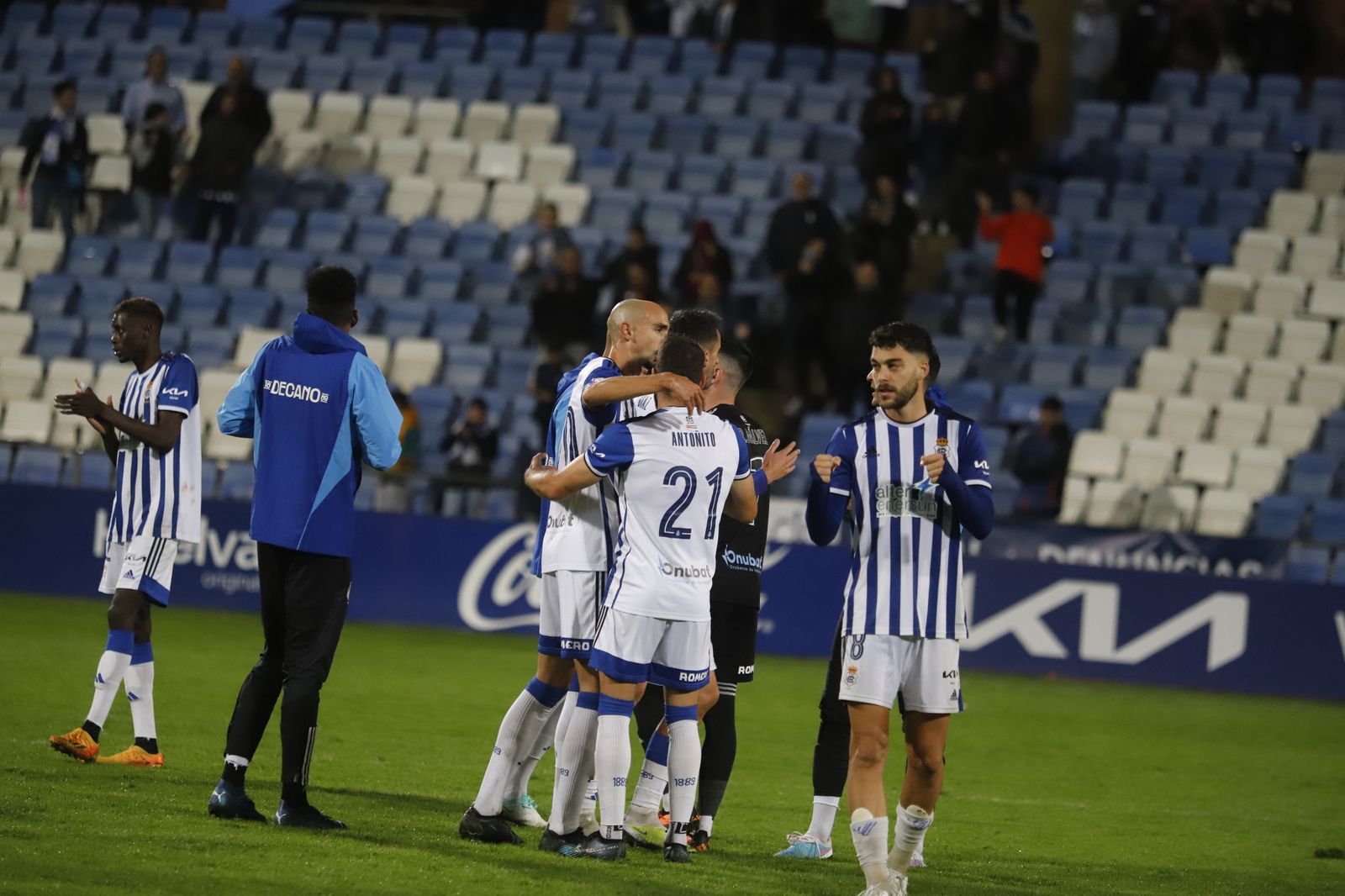 Imágenes del encuentro entre el Recreativo Huelva y el San Fernando