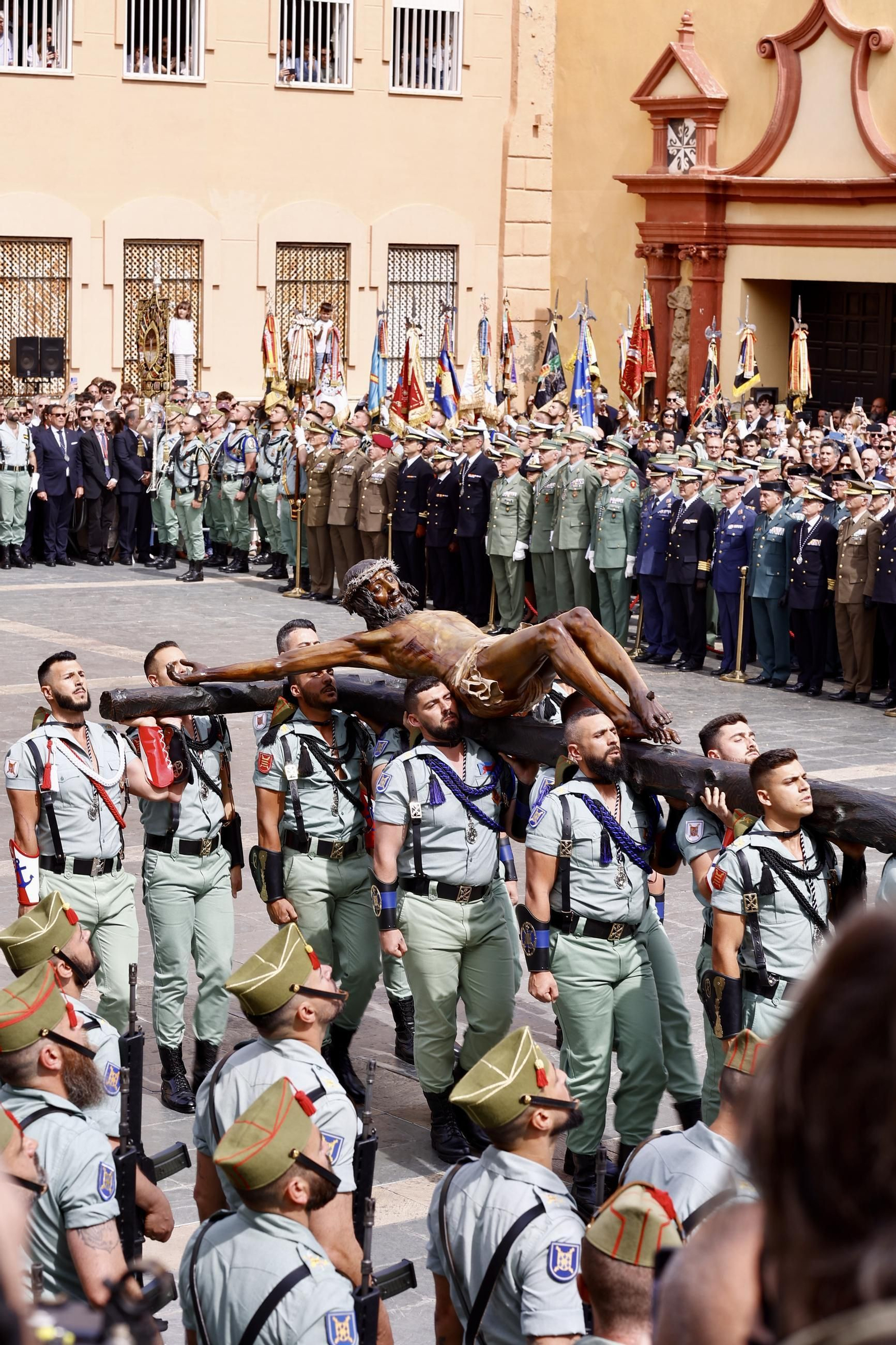 Las fotos de la Legión en el traslado del Cristo de Mena en Málaga este Jueves Santo