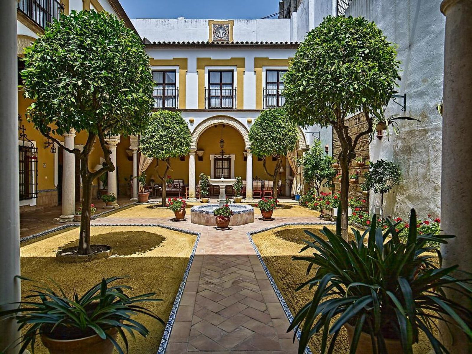 Imagen del patio principal de la casa.