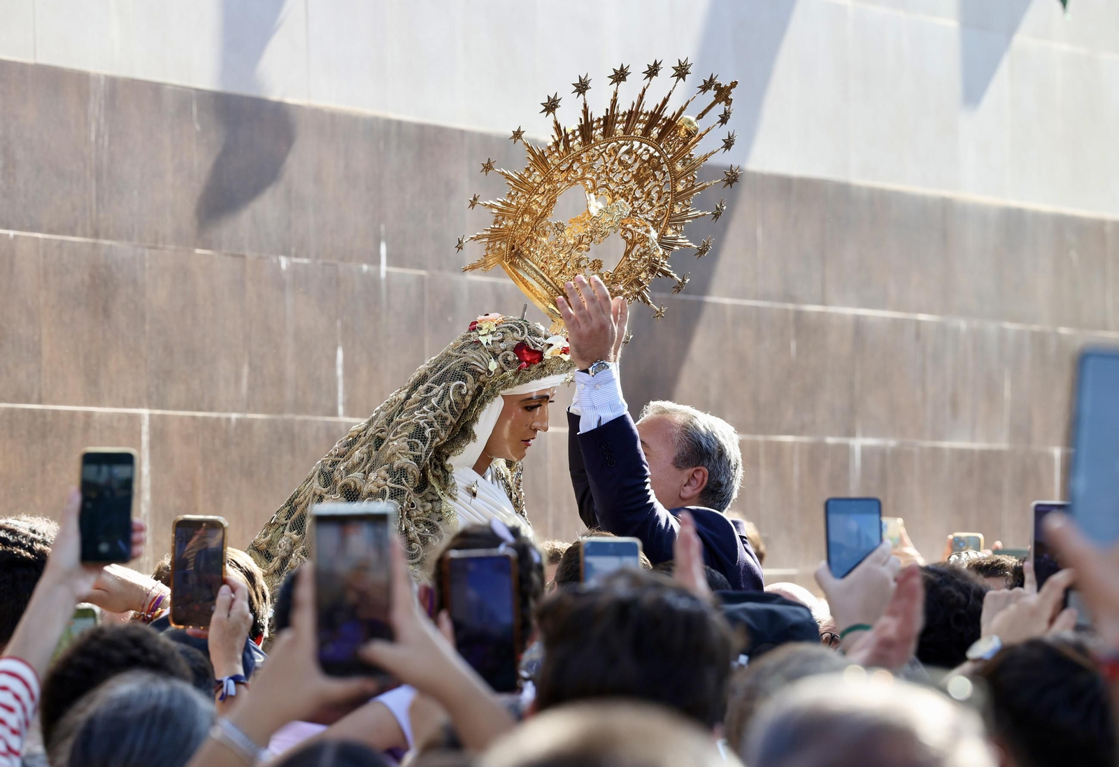 Fotos de la Misión de la Esperanza de Triana: del Tiro de Línea a las Letanías