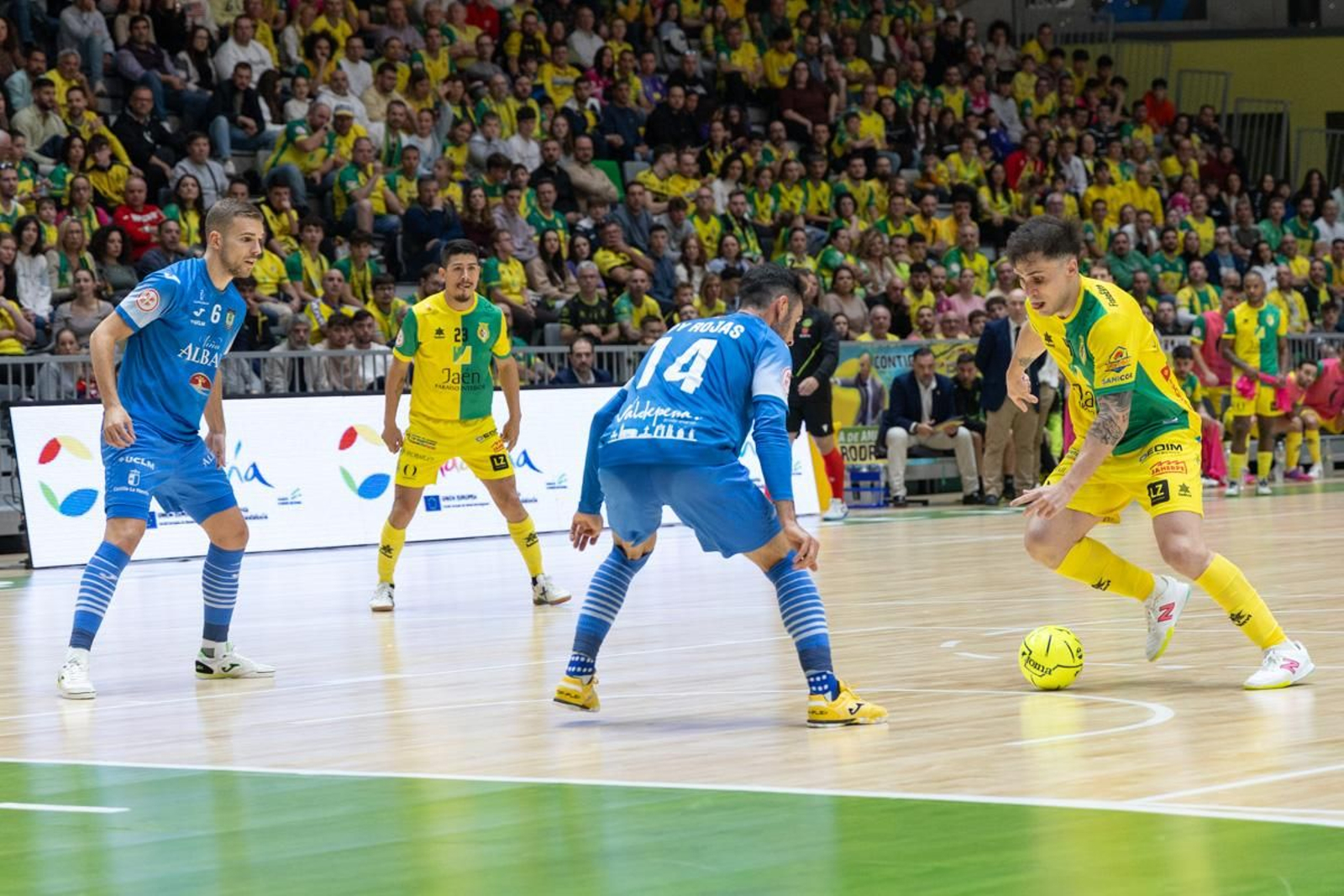 La goleada del Jaén Paraíso Interior FS ante el Viña Albali Valdepeñas, en imágenes