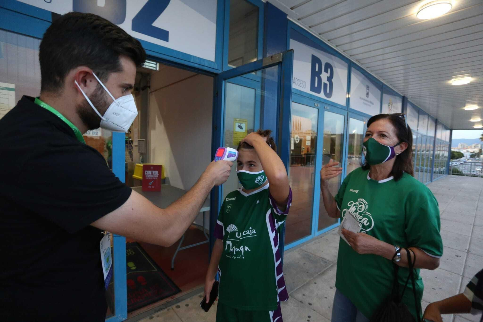 Las fotos del regreso de la afición del Unicaja al Carpena.