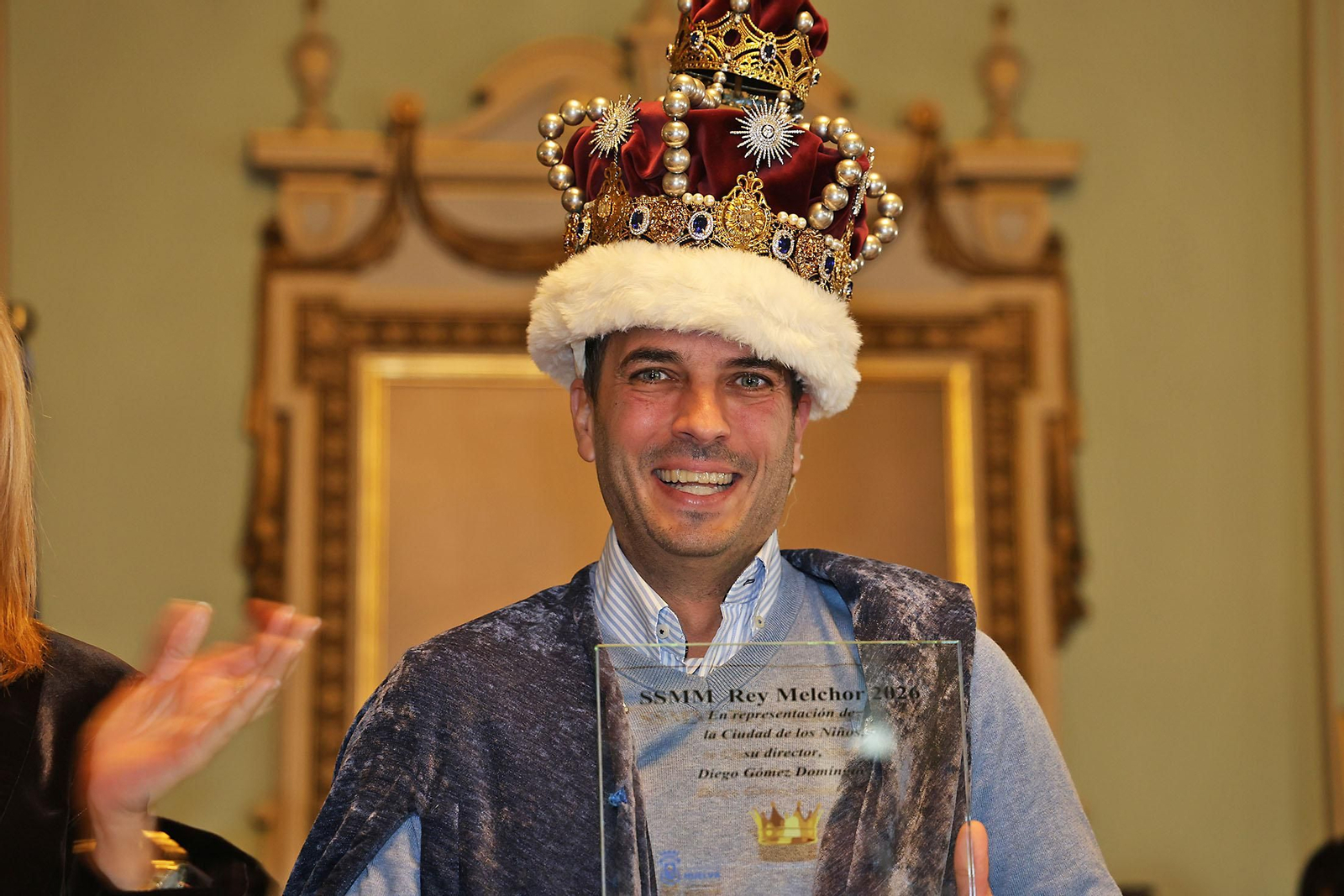 Sus Majestades Los Reyes Magos son coronados en el Ayuntamiento de Huelva