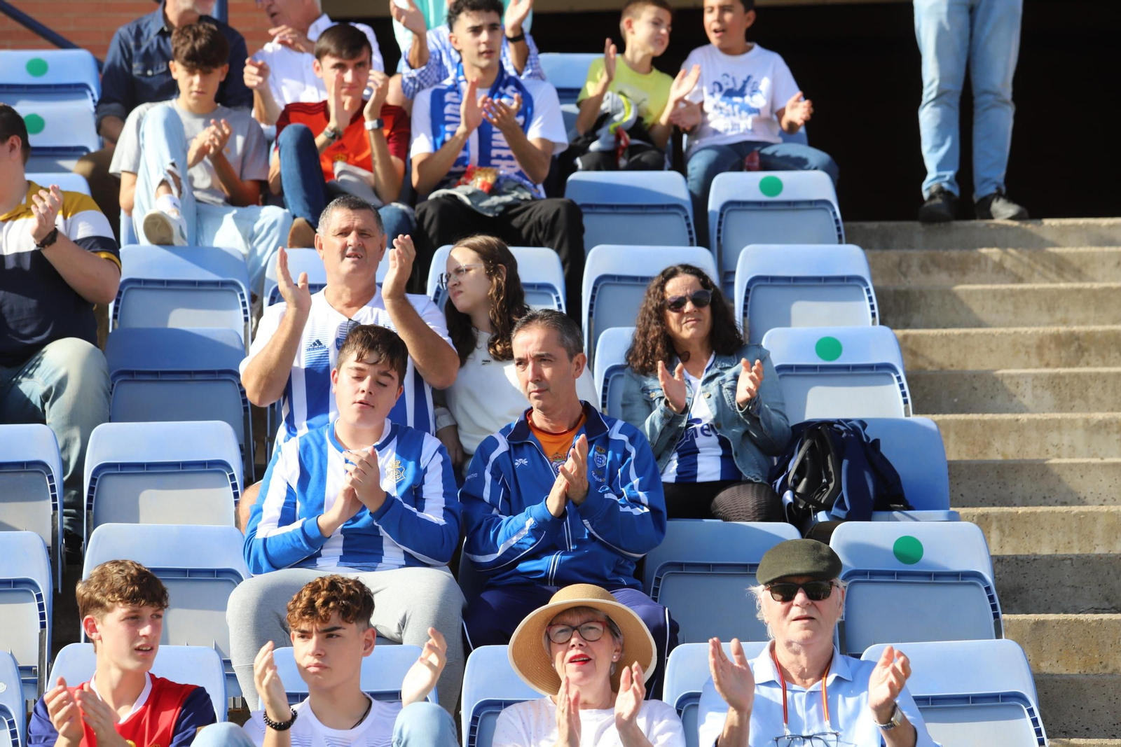 Imágenes del gran ambiente en el Nuevo Colombino para ver el  Recre-Burgos