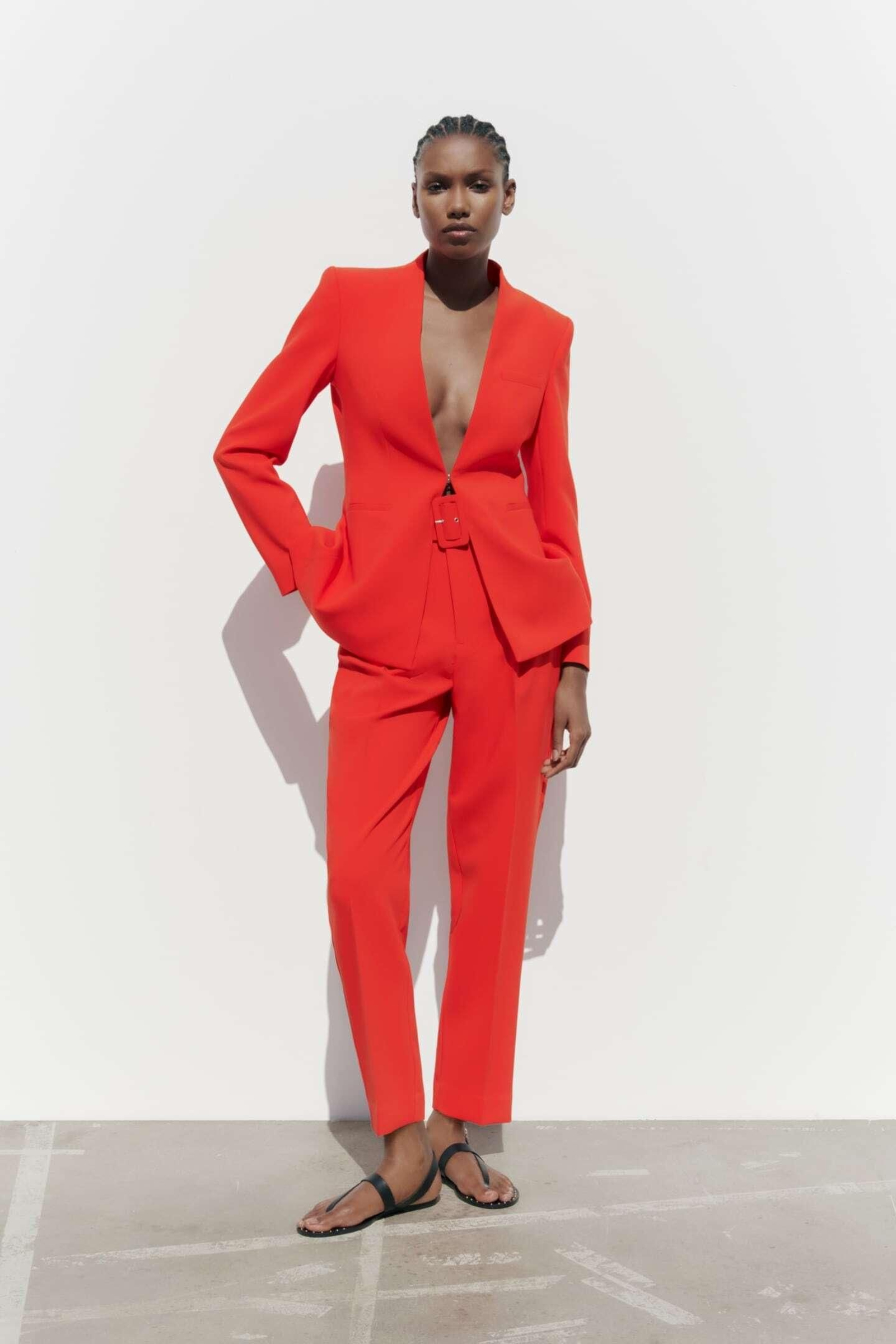 Conjunto dos piezas rojo de Zara.